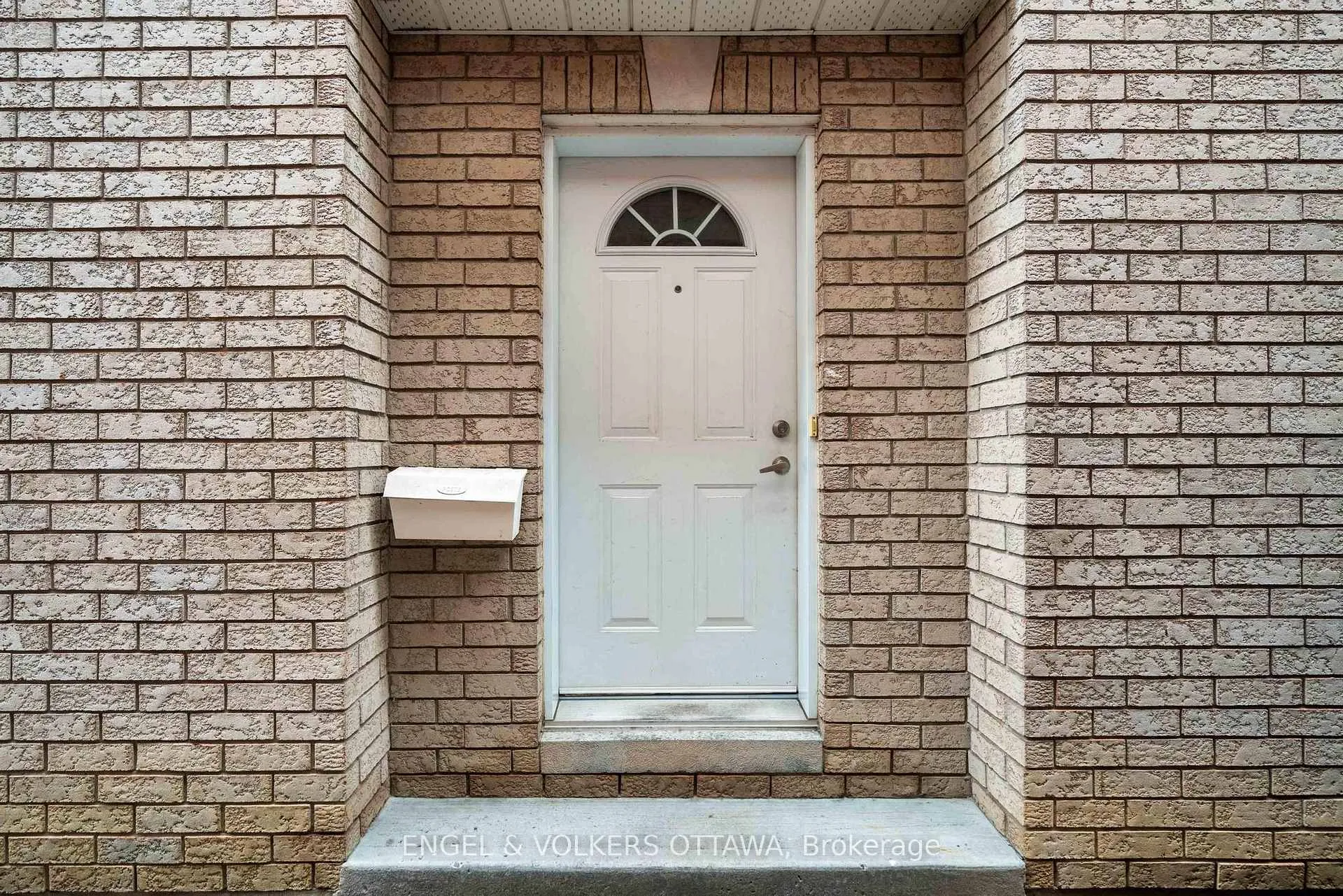 Photo 3 of Unit B, 1649 Rosebella Avenue, Ottawa, Sawmill Creek/Timbermill — HOMEH