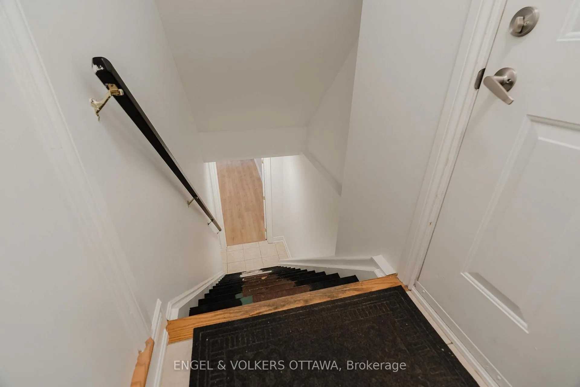 Photo 5 of Unit B, 1649 Rosebella Avenue, Ottawa, Sawmill Creek/Timbermill — HOMEH