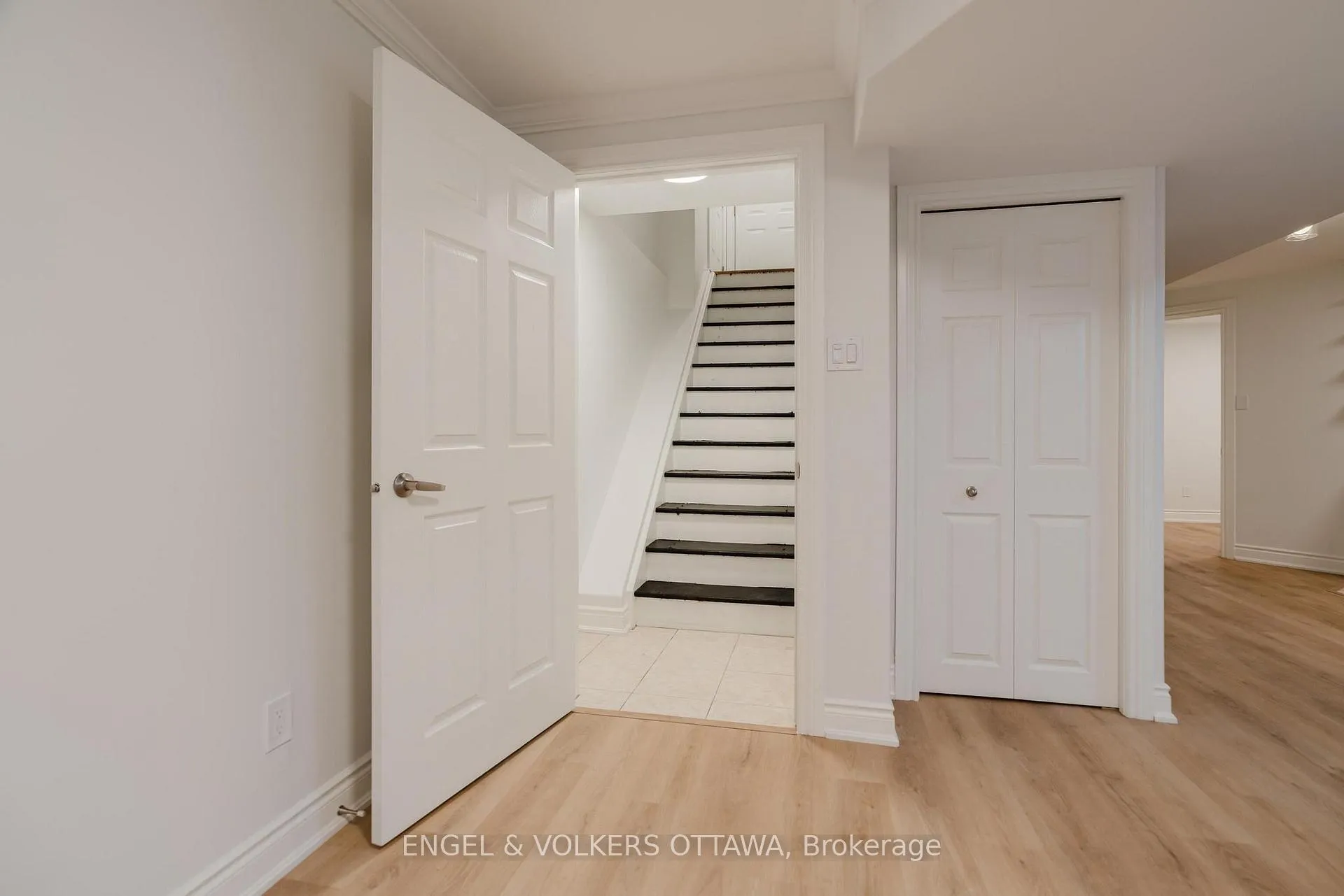 Photo 6 of Unit B, 1649 Rosebella Avenue, Ottawa, Sawmill Creek/Timbermill — HOMEH