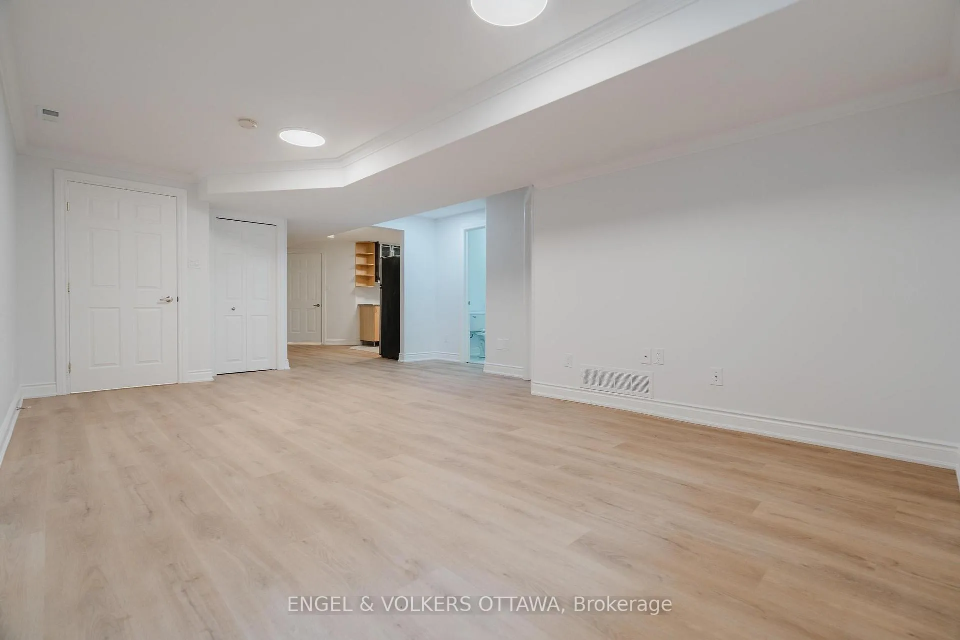 Photo 8 of Unit B, 1649 Rosebella Avenue, Ottawa, Sawmill Creek/Timbermill — HOMEH