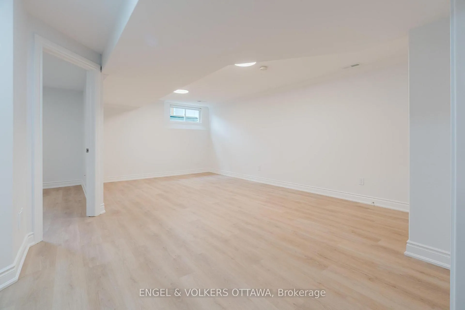 Photo 9 of Unit B, 1649 Rosebella Avenue, Ottawa, Sawmill Creek/Timbermill — HOMEH