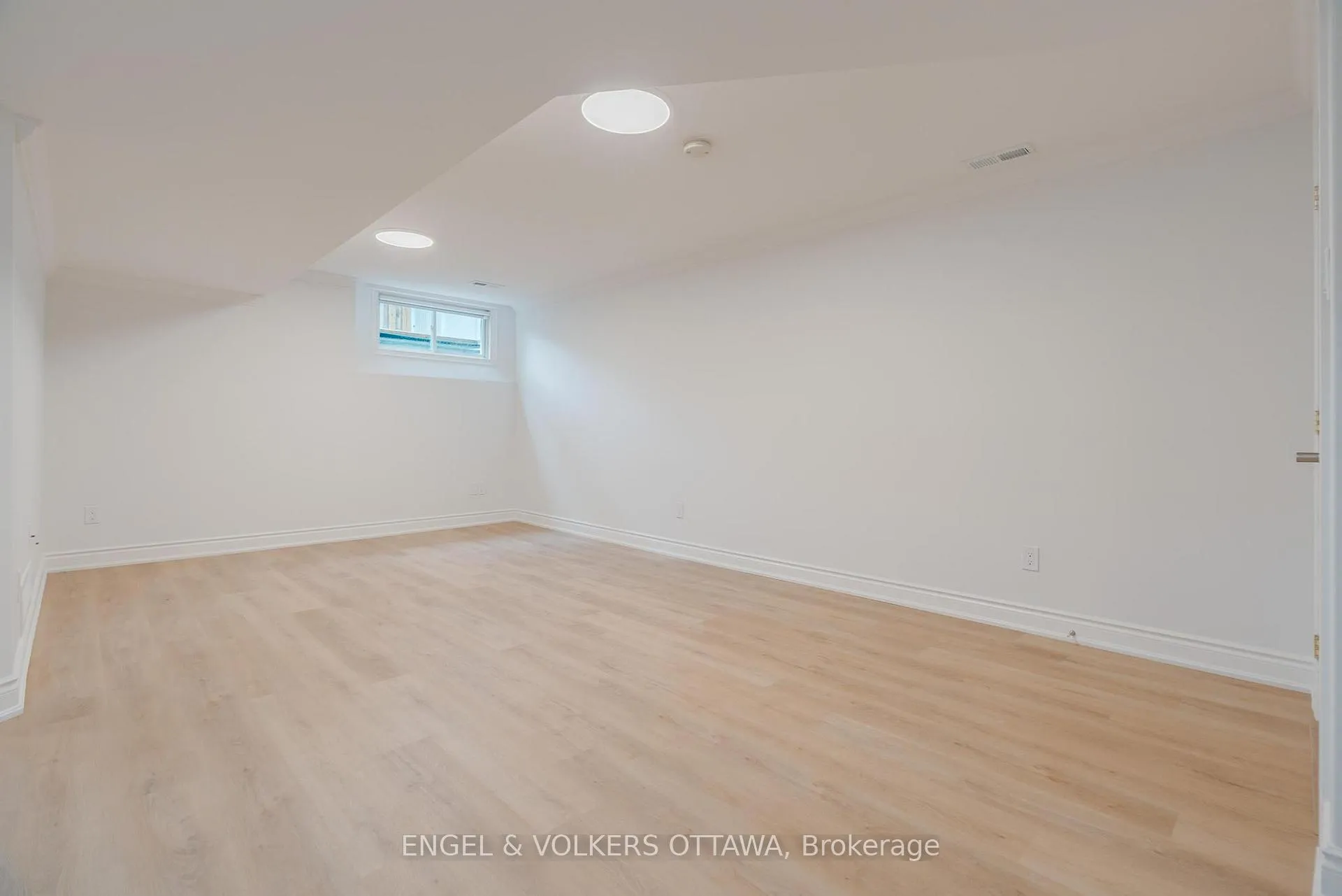 Photo 11 of Unit B, 1649 Rosebella Avenue, Ottawa, Sawmill Creek/Timbermill — HOMEH