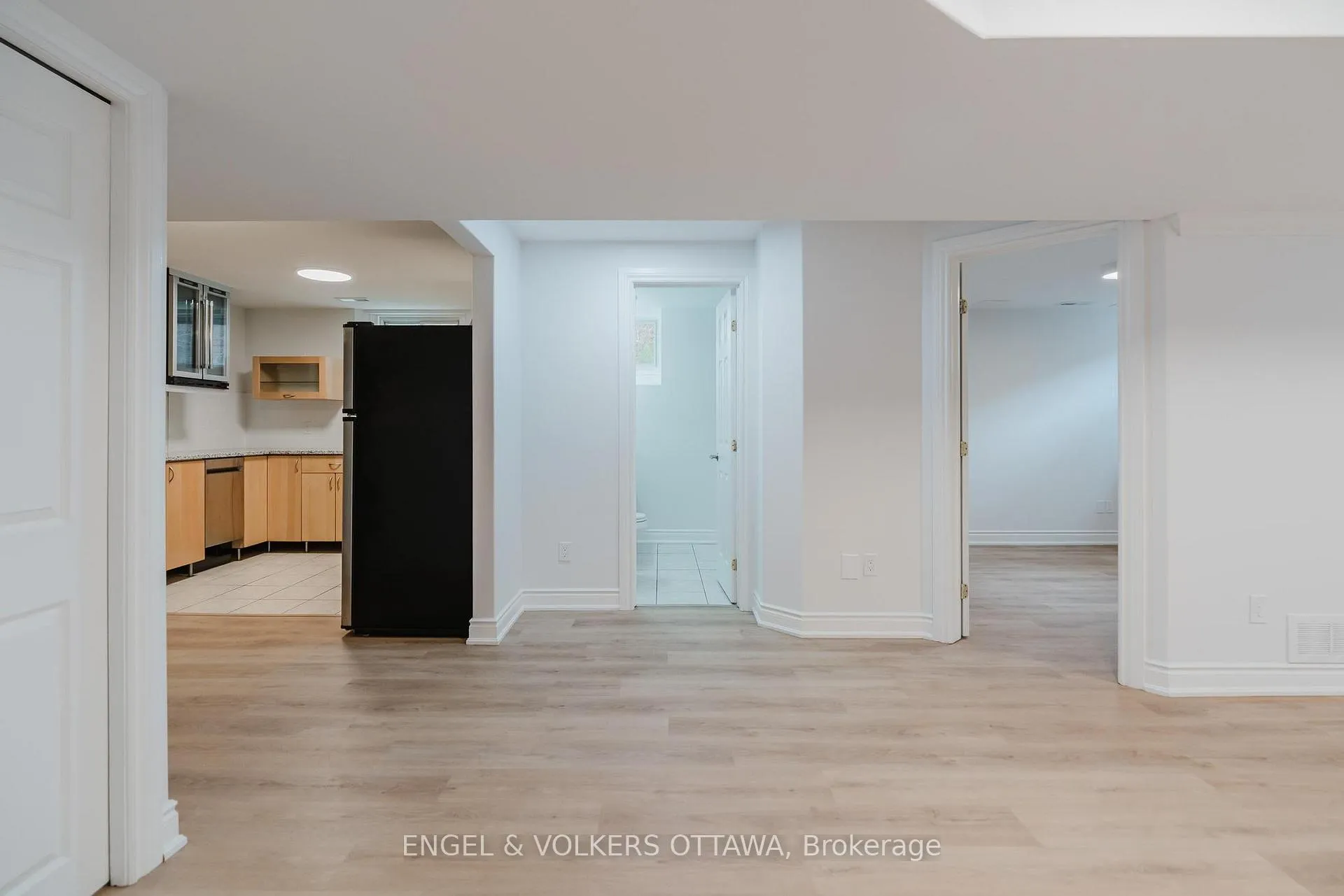 Photo 13 of Unit B, 1649 Rosebella Avenue, Ottawa, Sawmill Creek/Timbermill — HOMEH