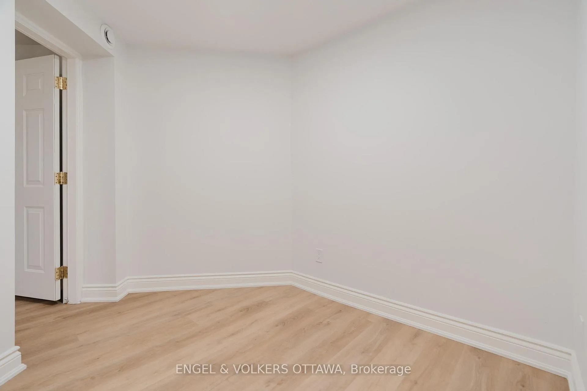 Photo 34 of Unit B, 1649 Rosebella Avenue, Ottawa, Sawmill Creek/Timbermill — HOMEH