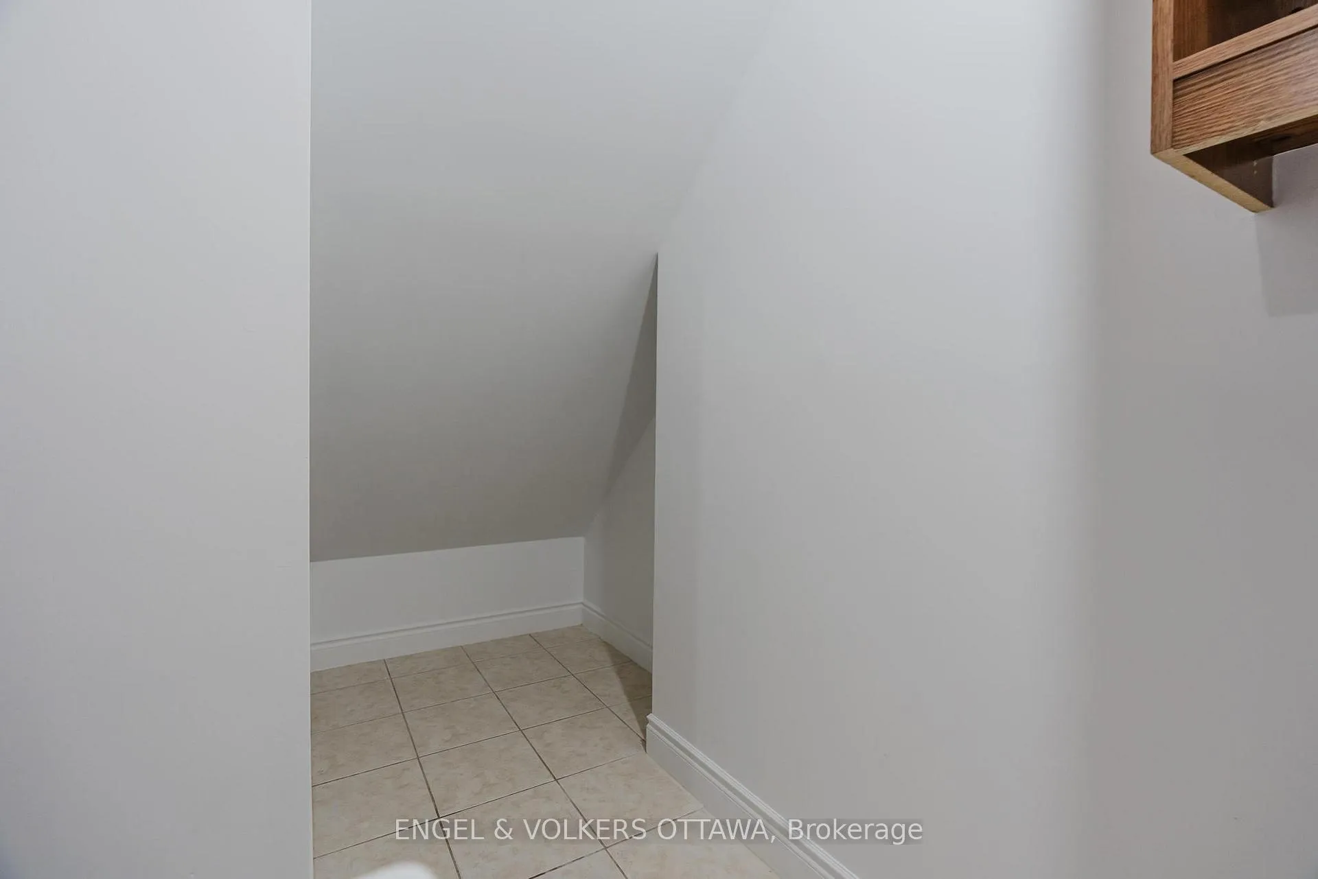 Photo 37 of Unit B, 1649 Rosebella Avenue, Ottawa, Sawmill Creek/Timbermill — HOMEH