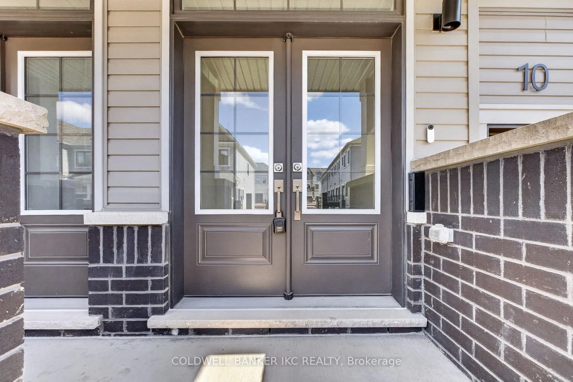 Photo 2 of 10 Seahorse Common, Brampton, Madoc — HOMEH