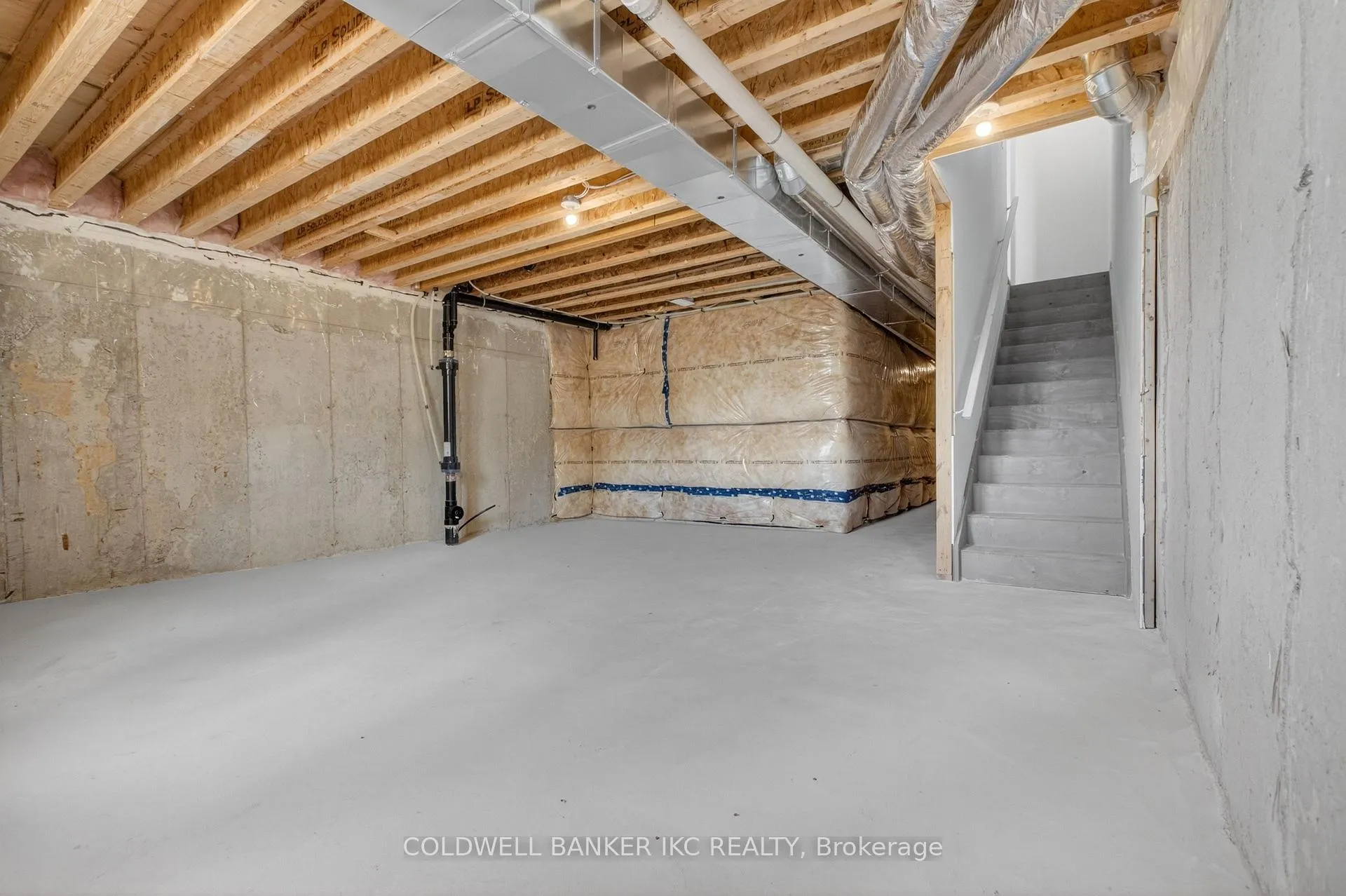 Photo 35 of 10 Seahorse Common, Brampton, Madoc — HOMEH