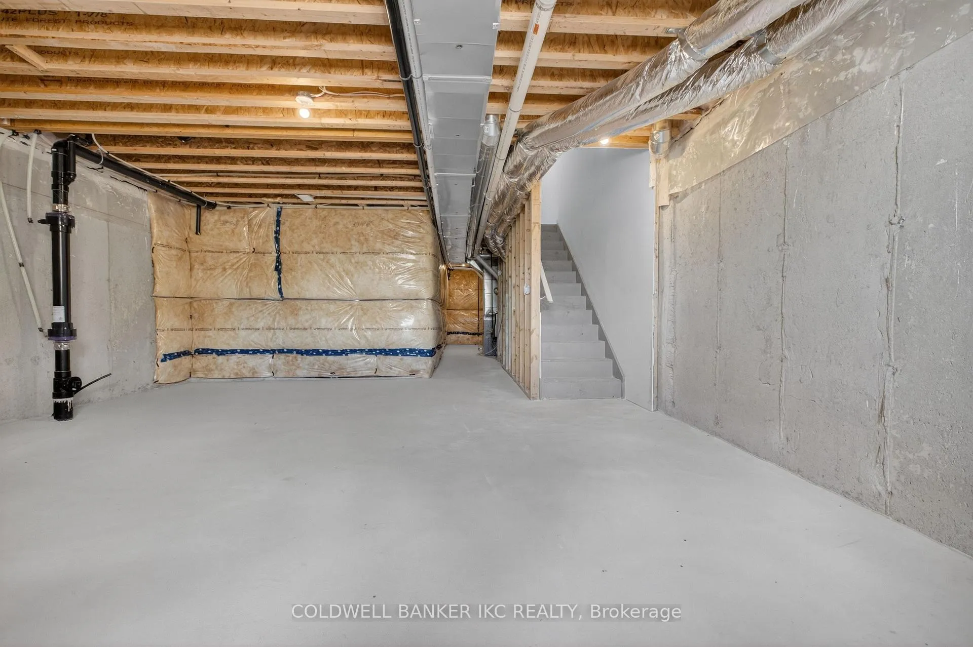Photo 36 of 10 Seahorse Common, Brampton, Madoc — HOMEH