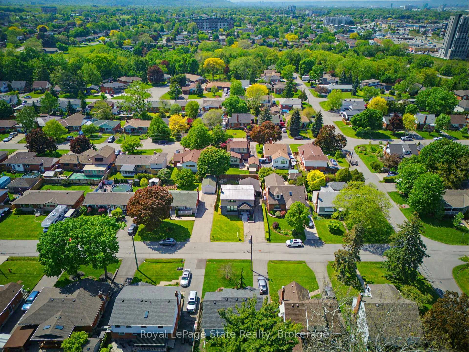 Photo 6 of 91 First Street N, Hamilton, Stoney Creek — HOMEH