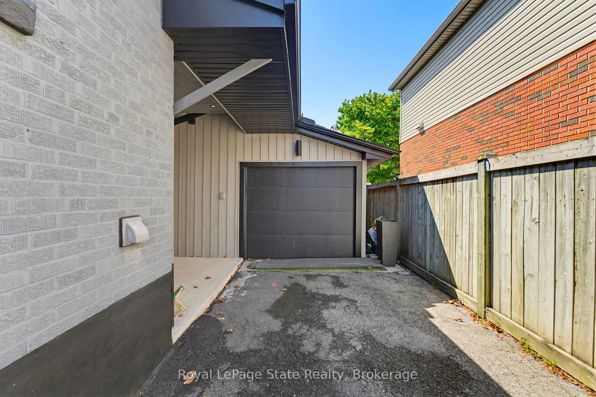 Photo 11 of 91 First Street N, Hamilton, Stoney Creek — HOMEH