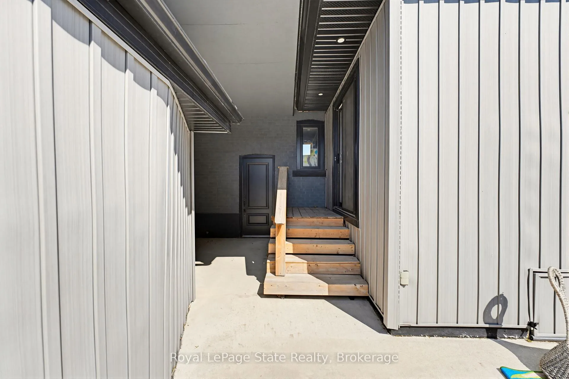 Photo 38 of 91 First Street N, Hamilton, Stoney Creek — HOMEH