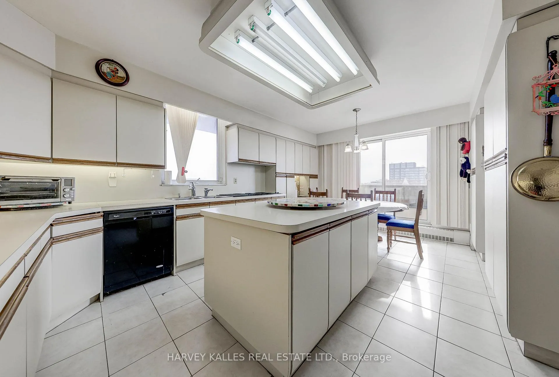Photo 15 of Unit 1001, 2600 Bathurst Street, Toronto, Englemount-Lawrence — HOMEH