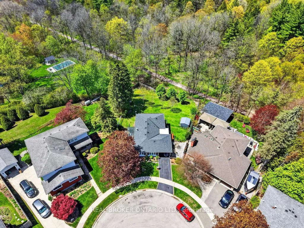 Photo 2 of 55 Sunrise Crescent, Hamilton, Dundas — HOMEH