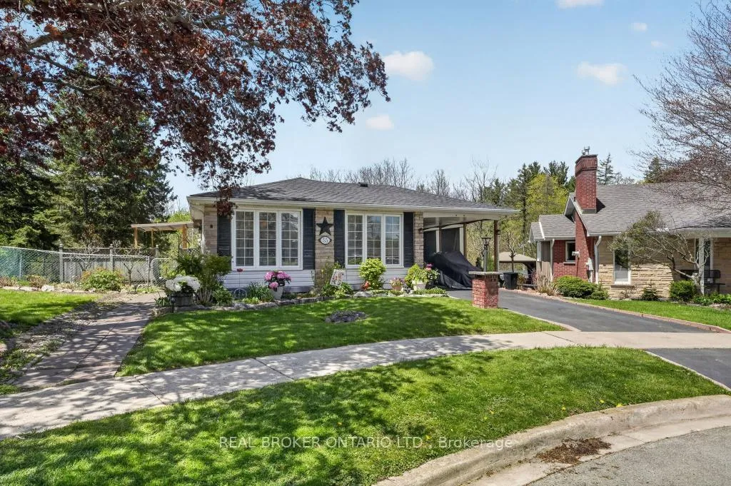 Photo 3 of 55 Sunrise Crescent, Hamilton, Dundas — HOMEH
