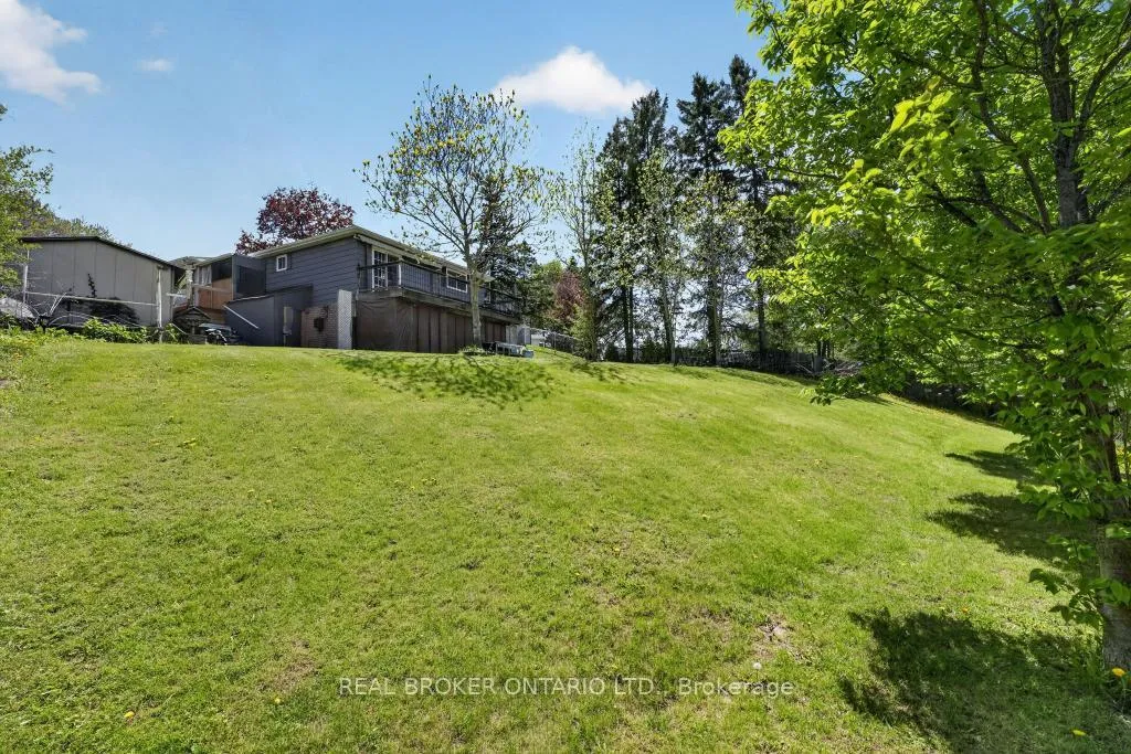 Photo 4 of 55 Sunrise Crescent, Hamilton, Dundas — HOMEH