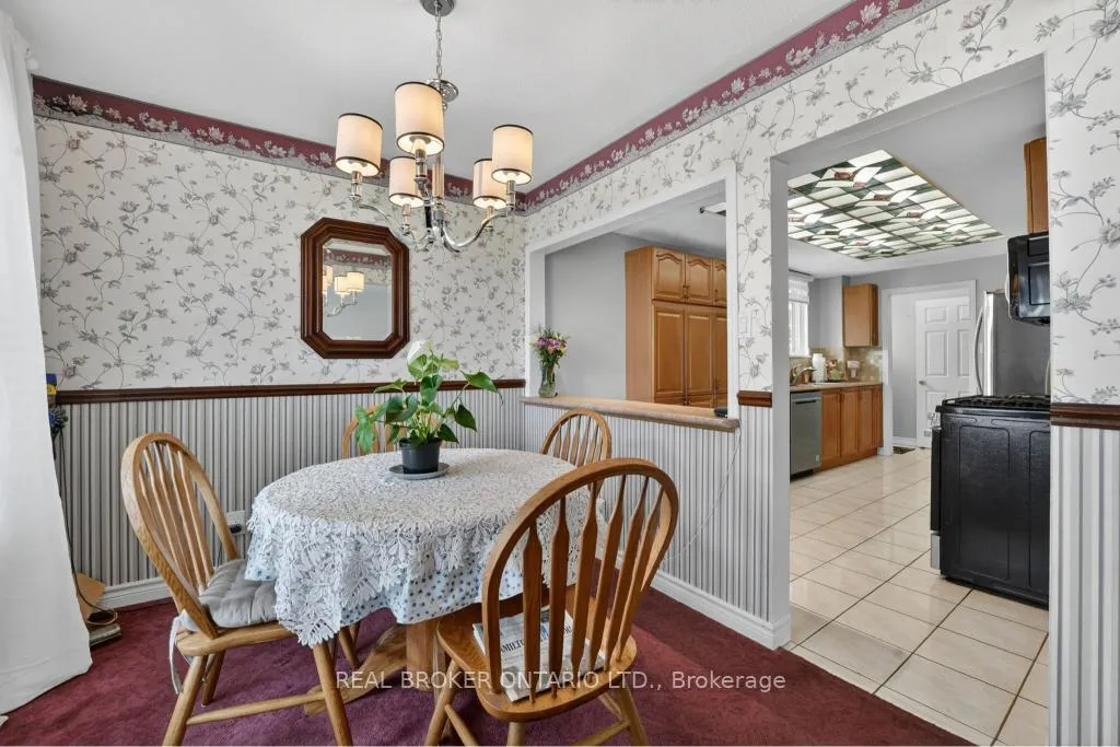 Photo 8 of 55 Sunrise Crescent, Hamilton, Dundas — HOMEH