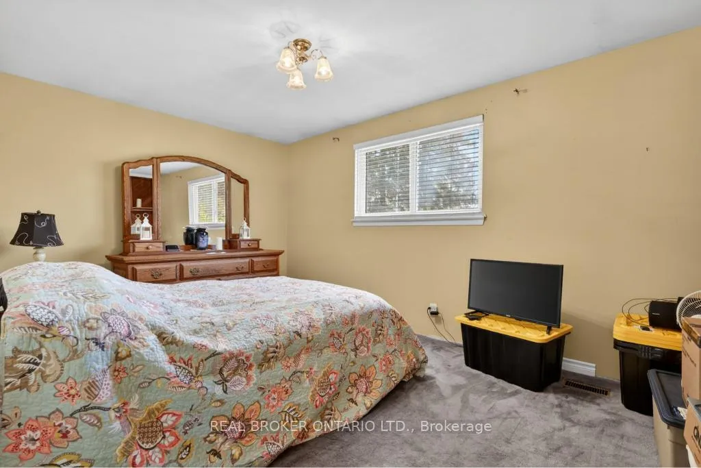 Photo 14 of 55 Sunrise Crescent, Hamilton, Dundas — HOMEH
