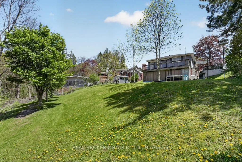 Photo 19 of 55 Sunrise Crescent, Hamilton, Dundas — HOMEH