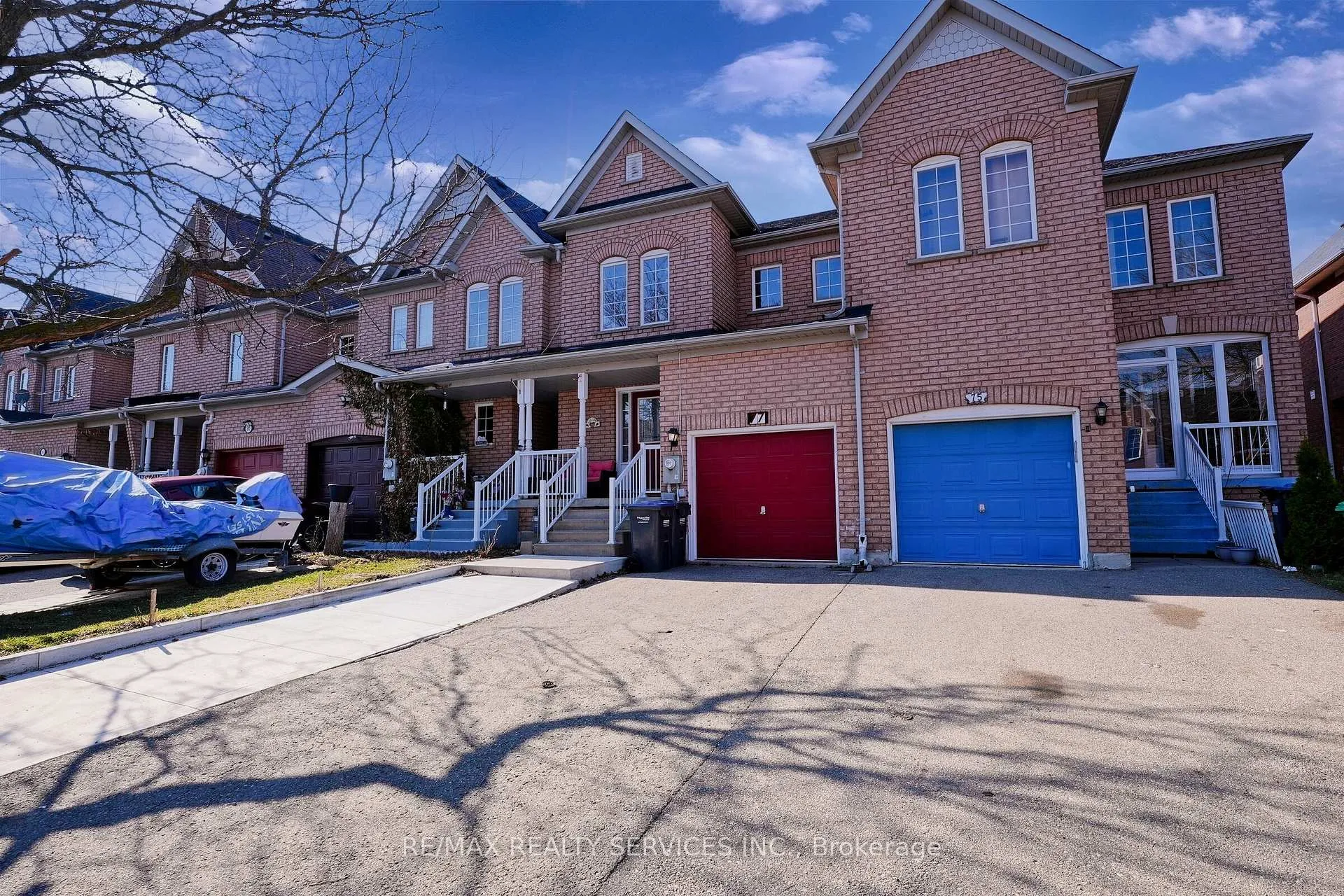 Photo 3 of 77 Monaco Court, Brampton, Fletcher's Meadow — HOMEH