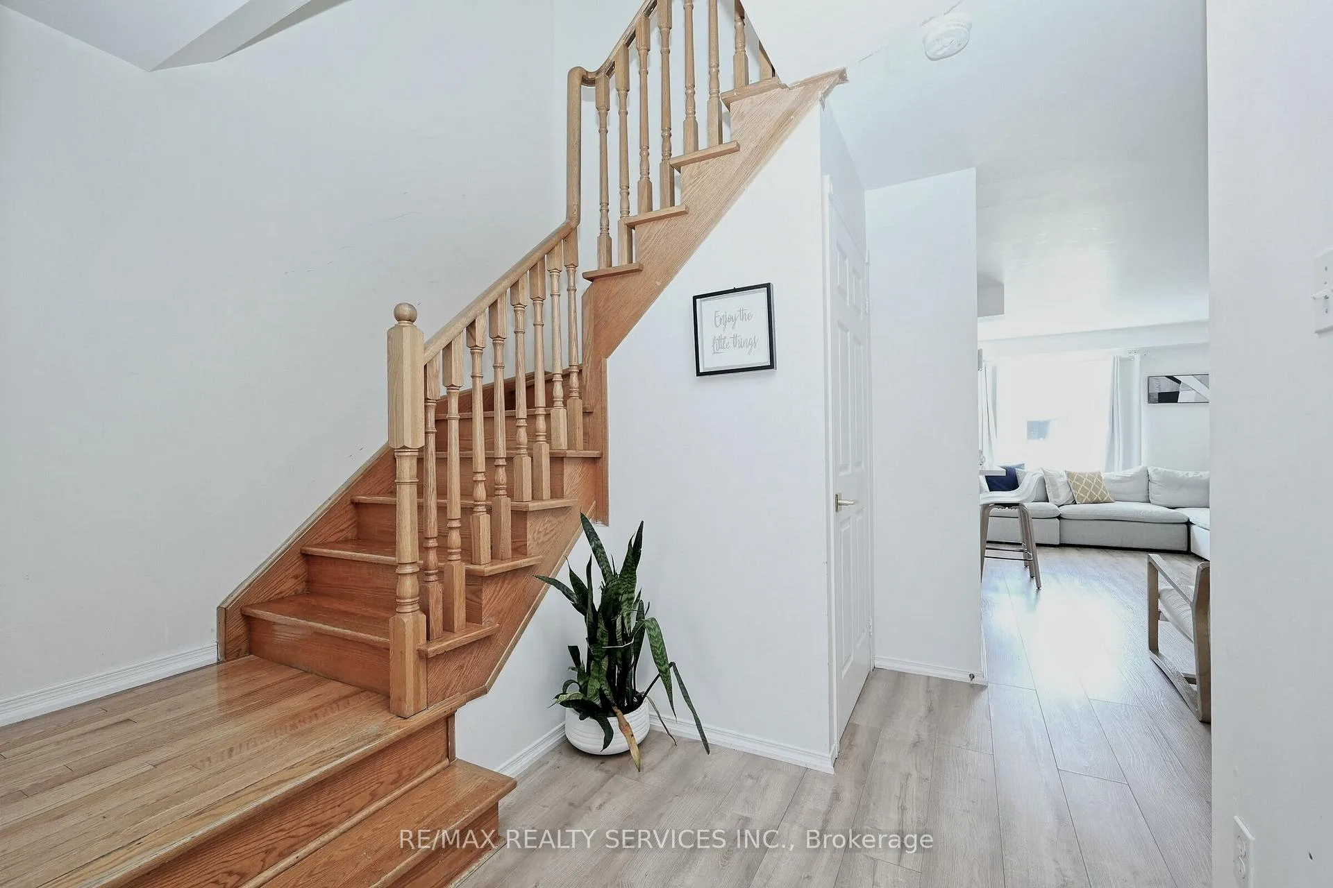 Photo 10 of 77 Monaco Court, Brampton, Fletcher's Meadow — HOMEH