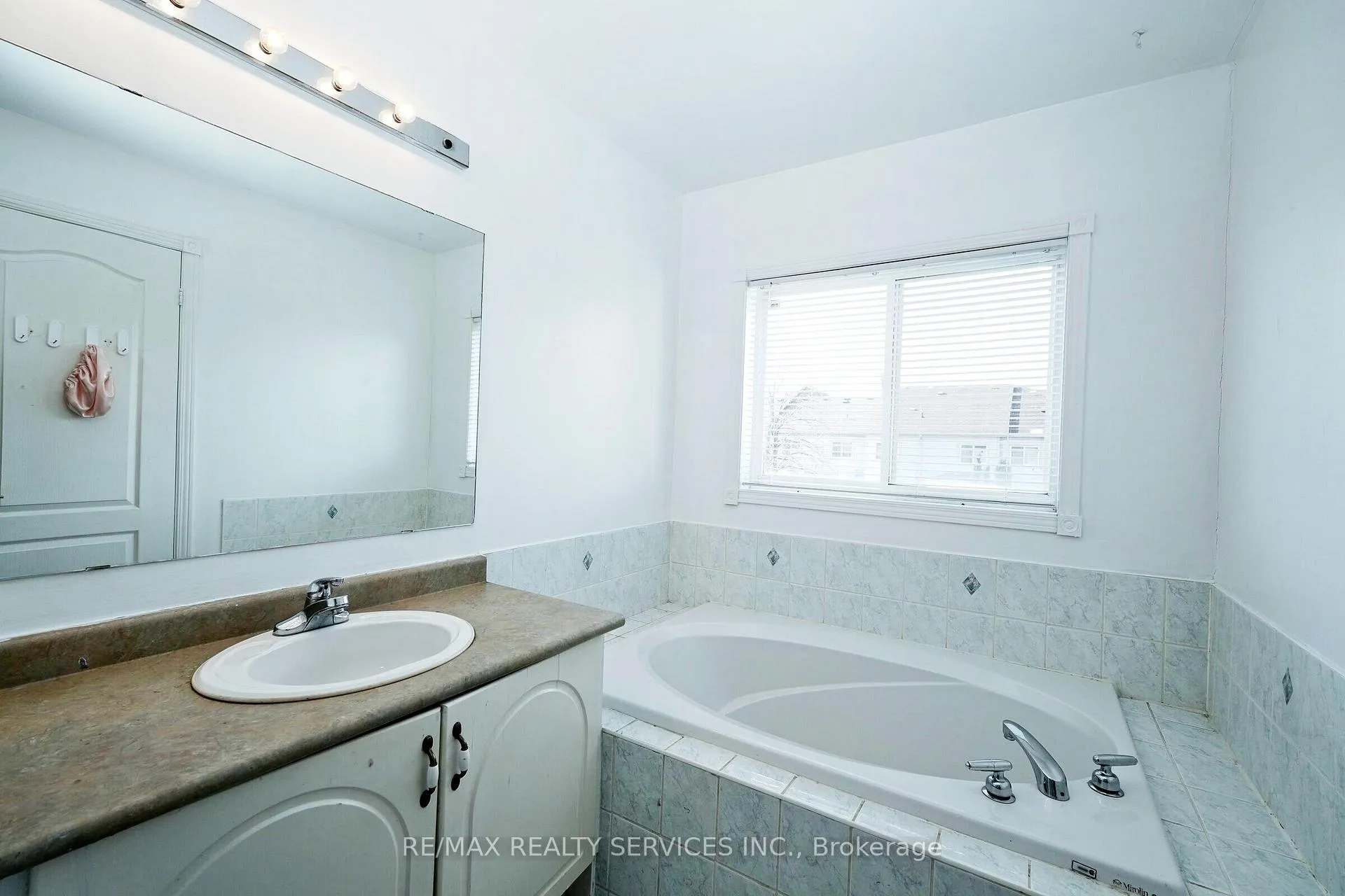 Photo 28 of 77 Monaco Court, Brampton, Fletcher's Meadow — HOMEH