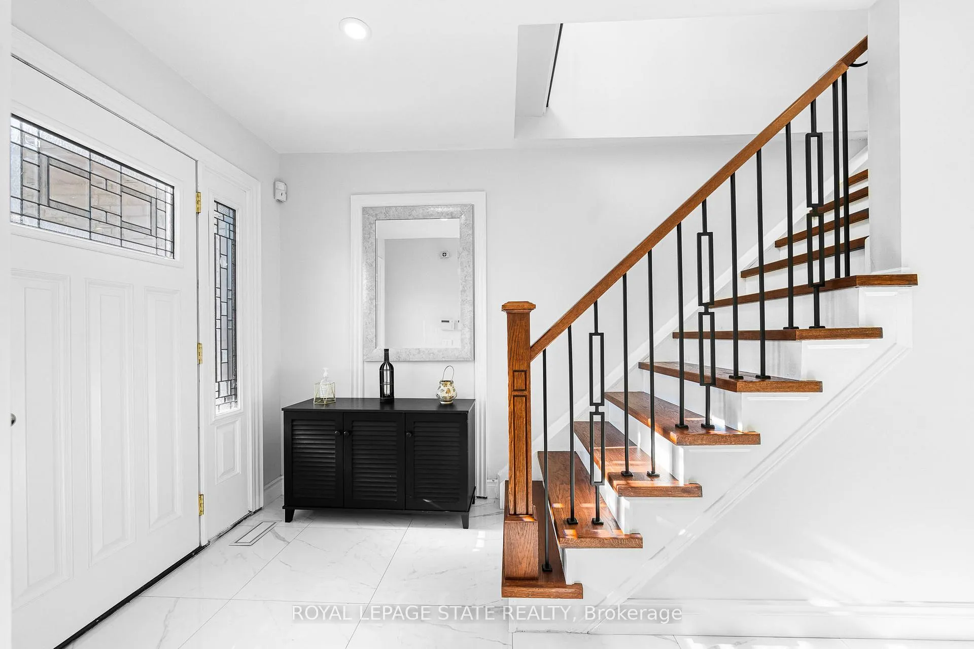 Photo 14 of 46 Novoco Drive, Hamilton, Gurnett — HOMEH