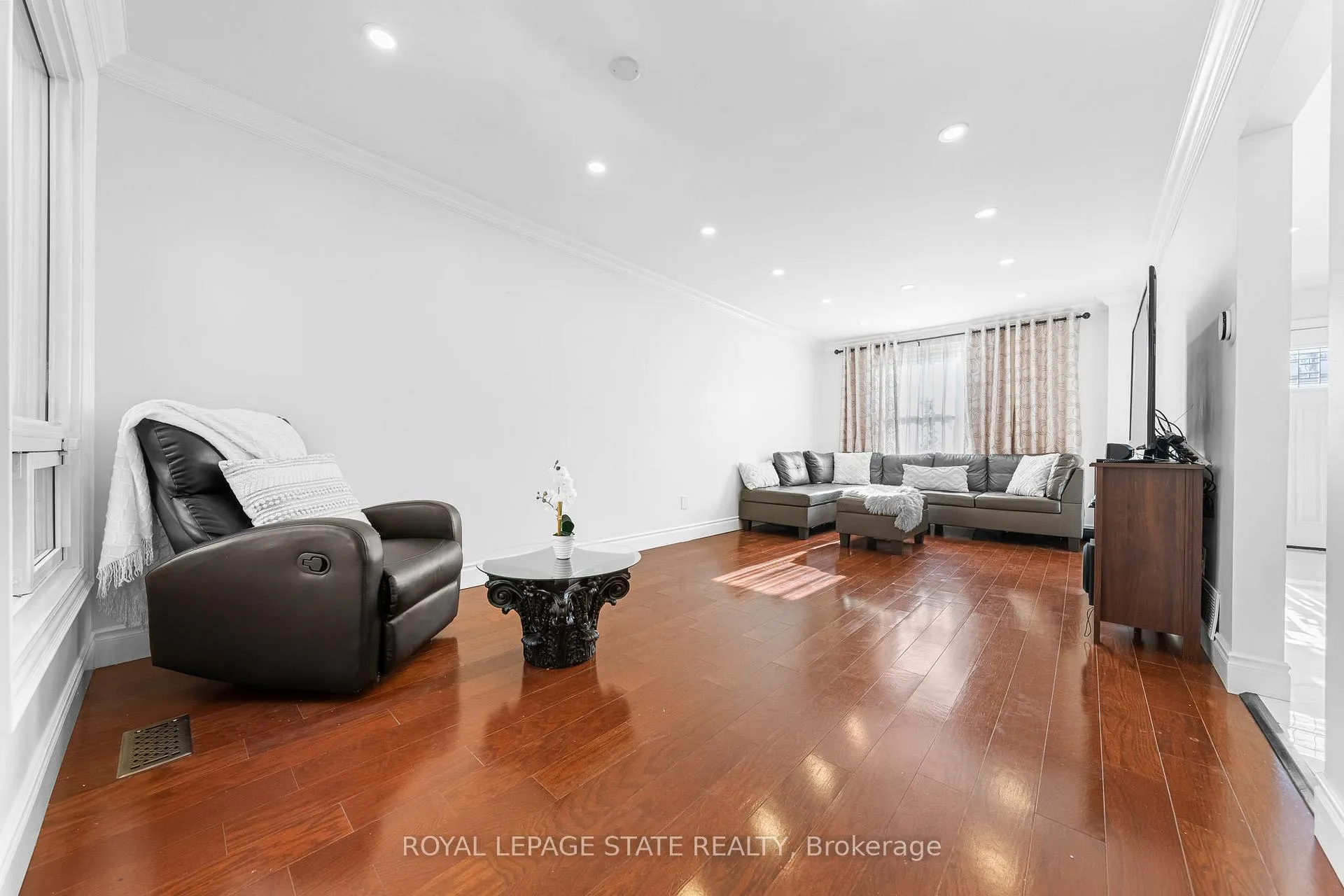 Photo 18 of 46 Novoco Drive, Hamilton, Gurnett — HOMEH