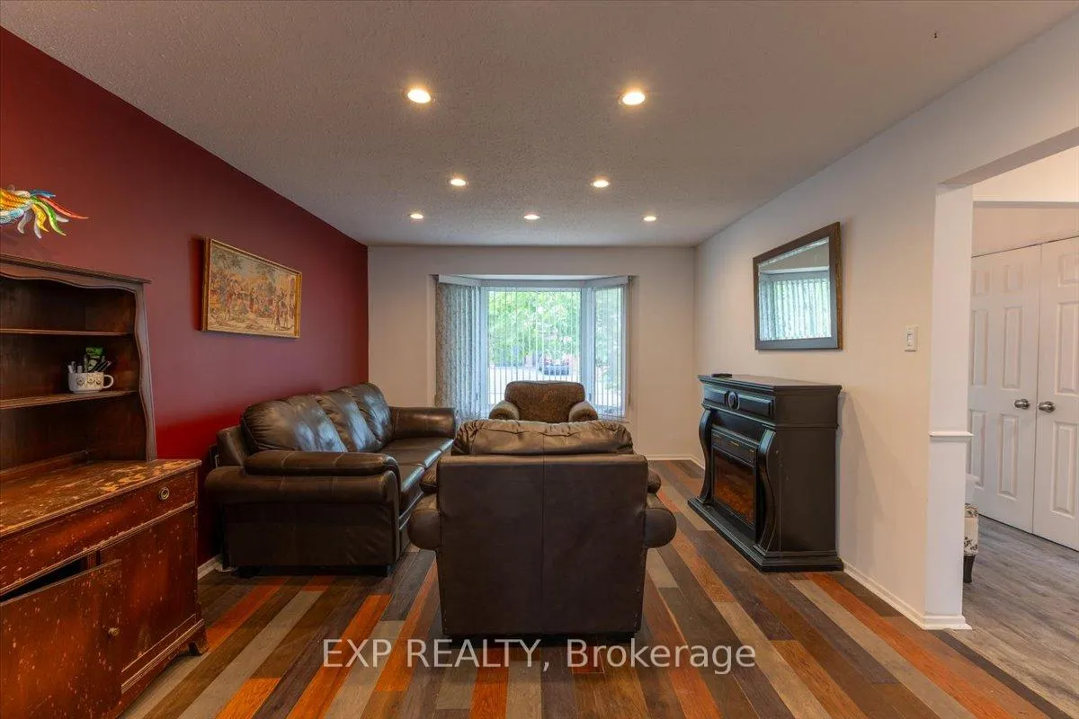 Photo 9 of 6383 Larmond Avenue, Ottawa, Chateauneuf — HOMEH