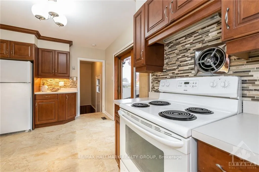 Photo 7 of Unit A, 1132 Cline Crescent, Ottawa, Bel Air Heights — HOMEH