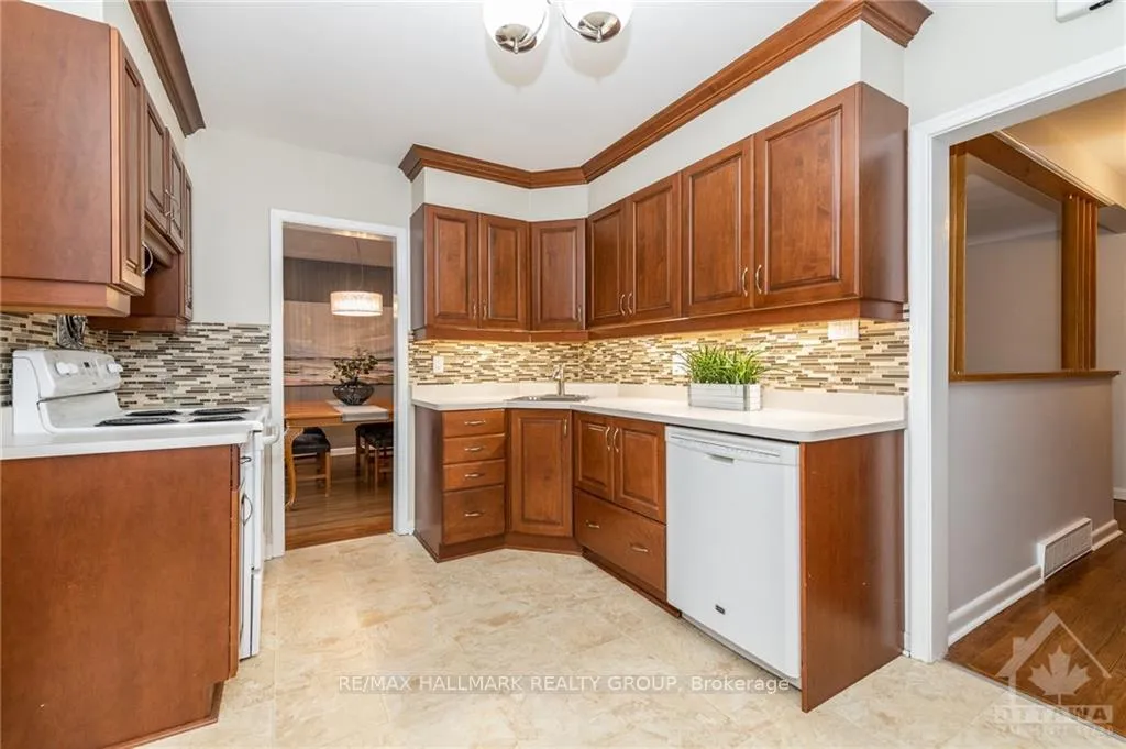 Photo 9 of Unit A, 1132 Cline Crescent, Ottawa, Bel Air Heights — HOMEH