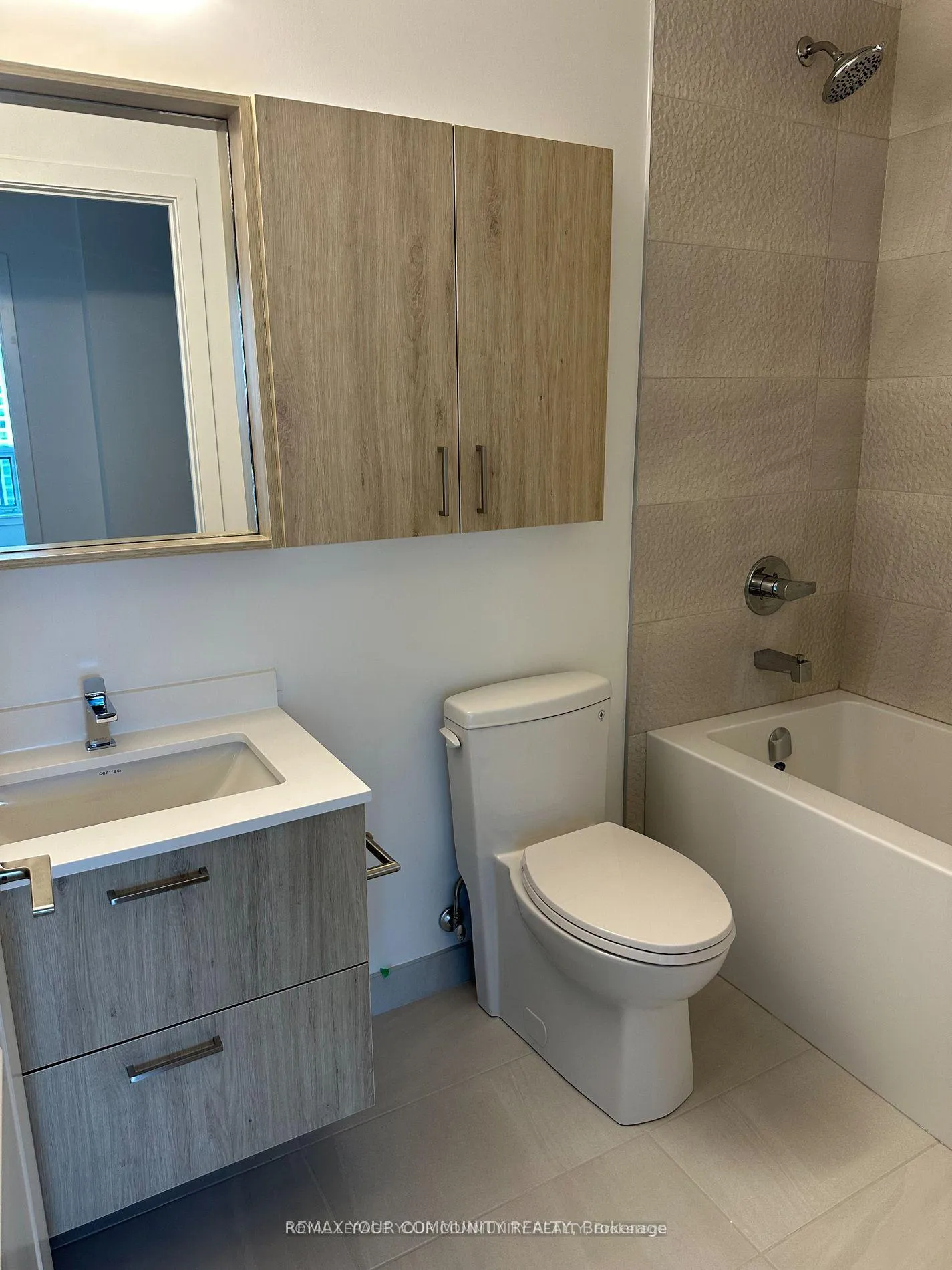 Photo 5 of Unit 906, 30 Upper Mall Way, Vaughan, Brownridge — HOMEH