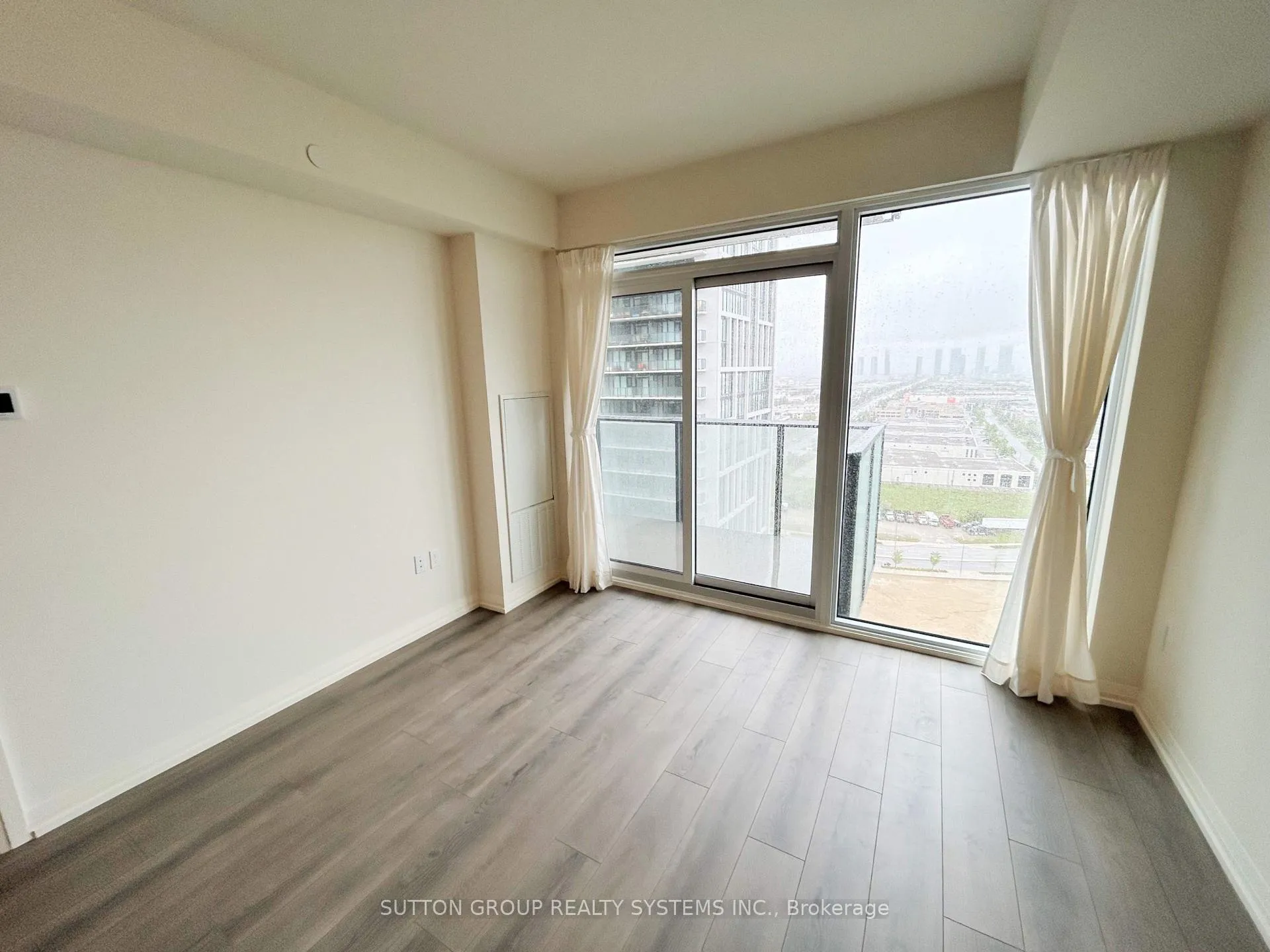 Photo 3 of Unit 1904, 27 Korda Gate, Vaughan, Vellore Village — HOMEH