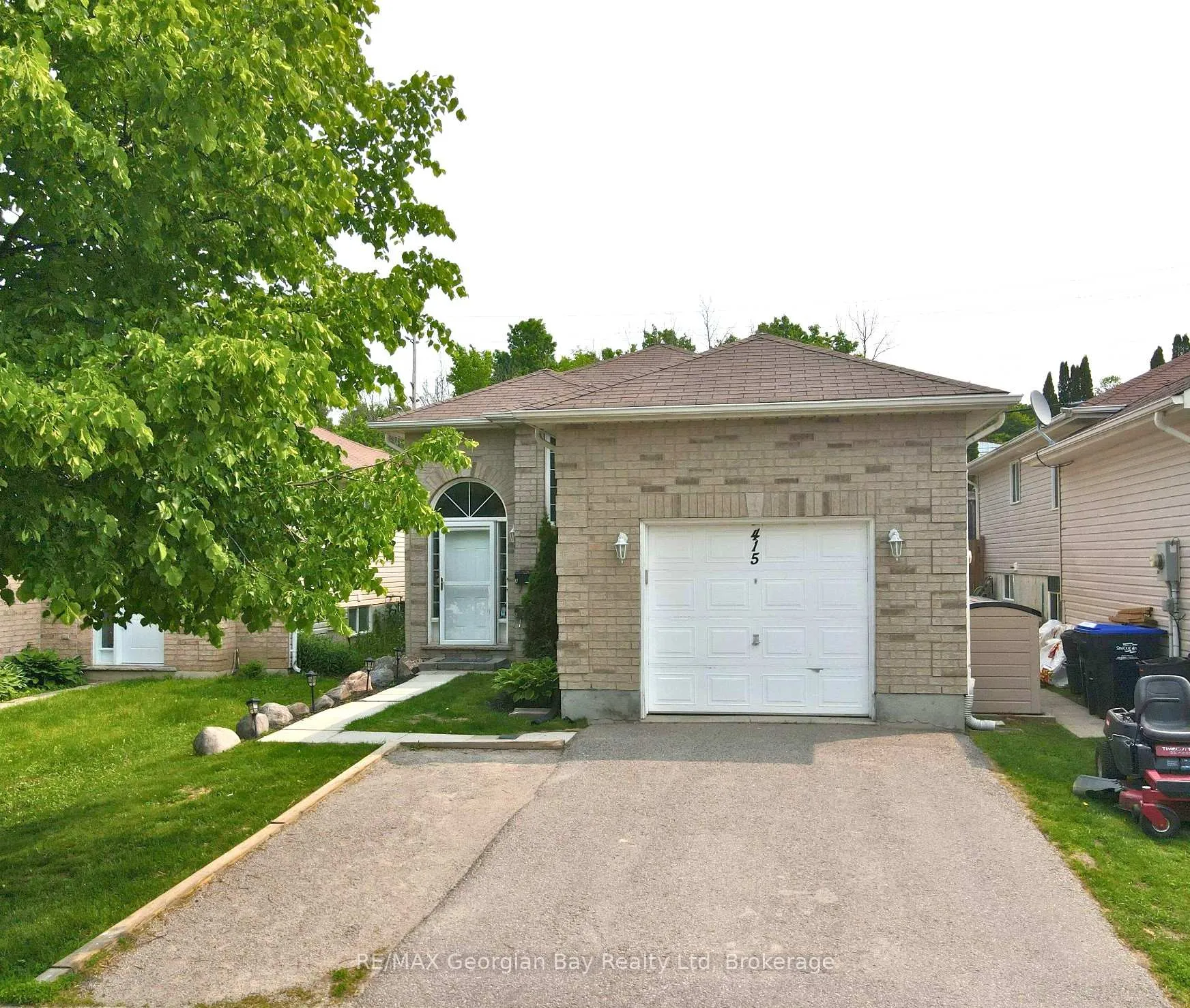 Photo 1 of 415 Irwin Street, Midland — HOMEH