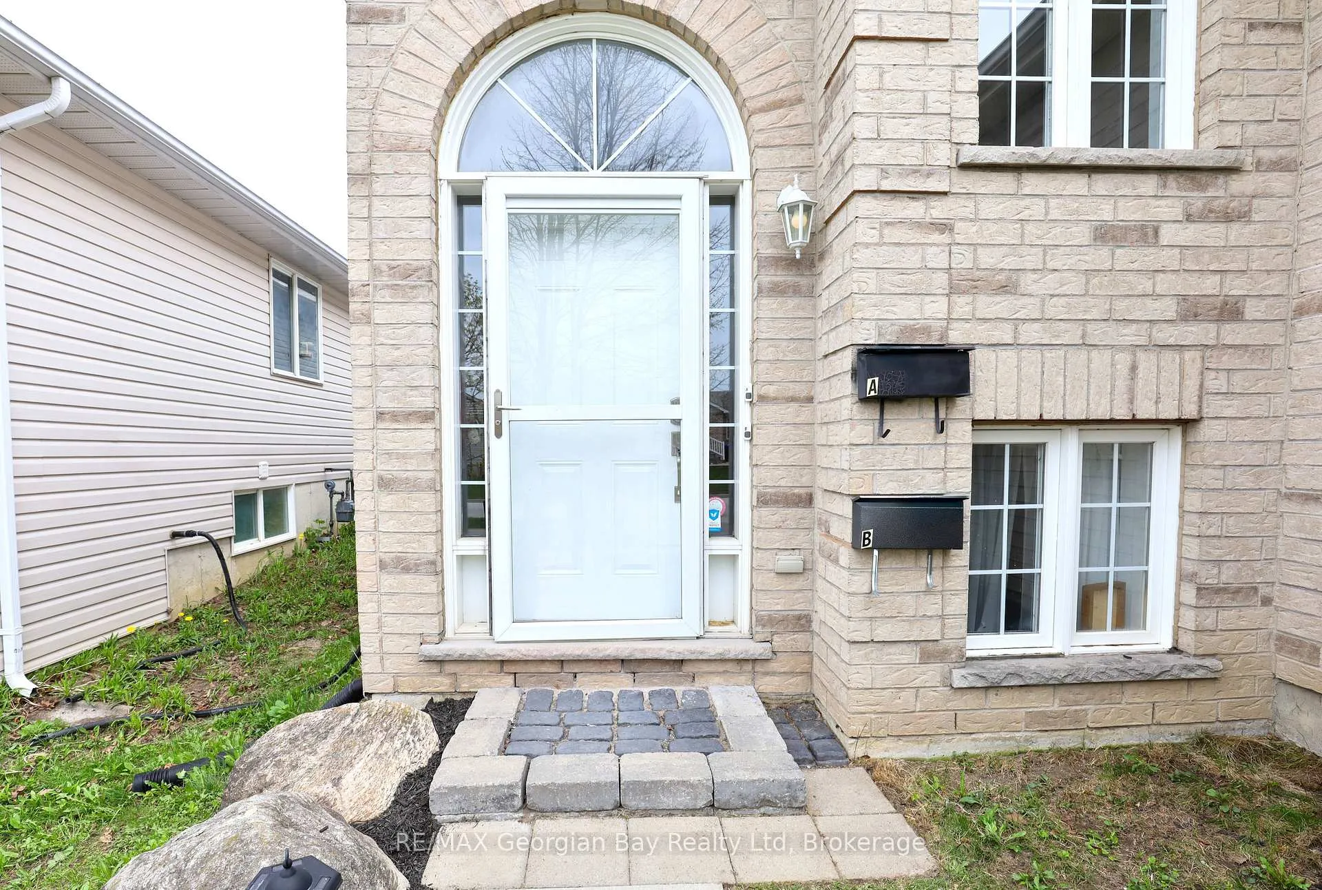Photo 2 of 415 Irwin Street, Midland — HOMEH