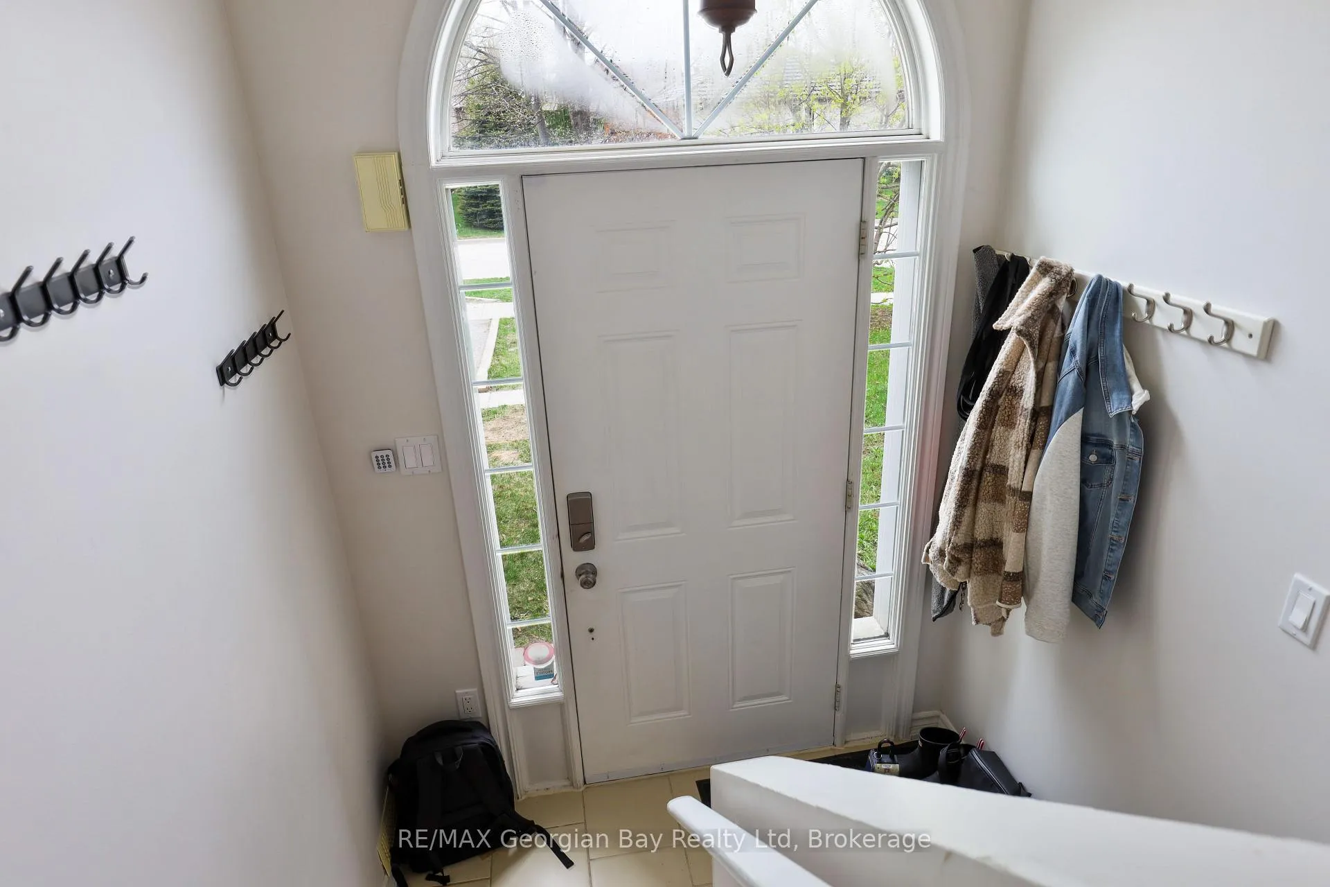 Photo 3 of 415 Irwin Street, Midland — HOMEH