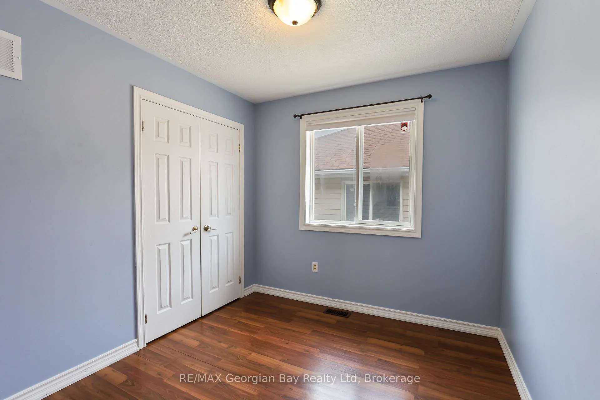 Photo 11 of 415 Irwin Street, Midland — HOMEH