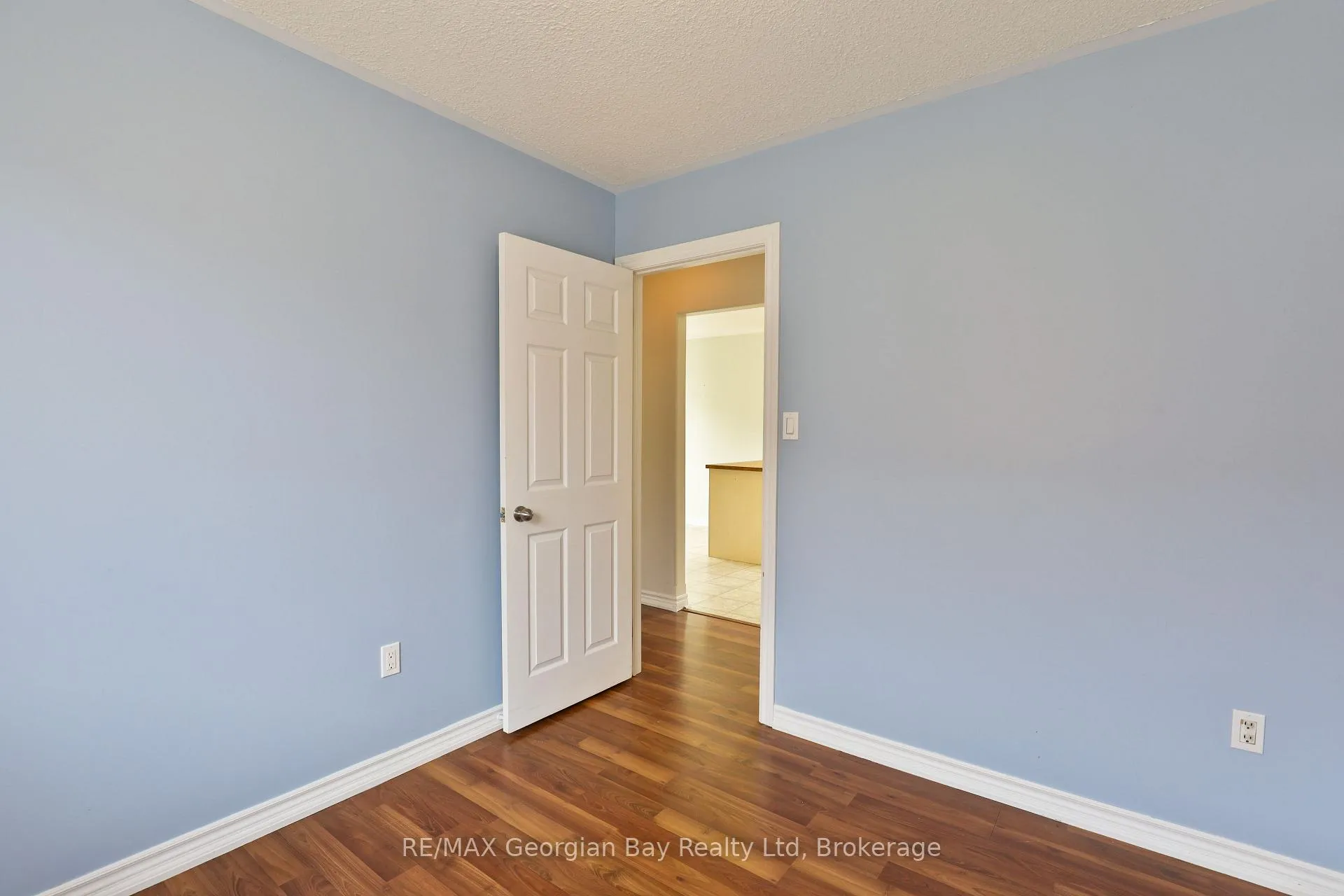 Photo 13 of 415 Irwin Street, Midland — HOMEH