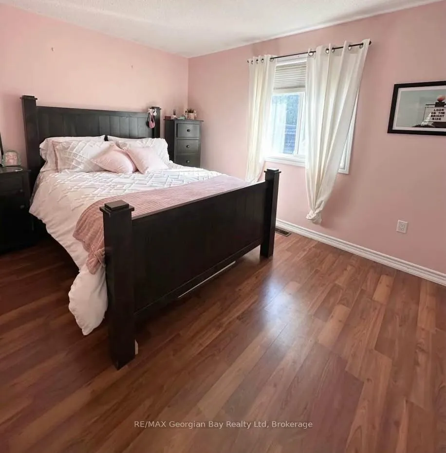 Photo 15 of 415 Irwin Street, Midland — HOMEH