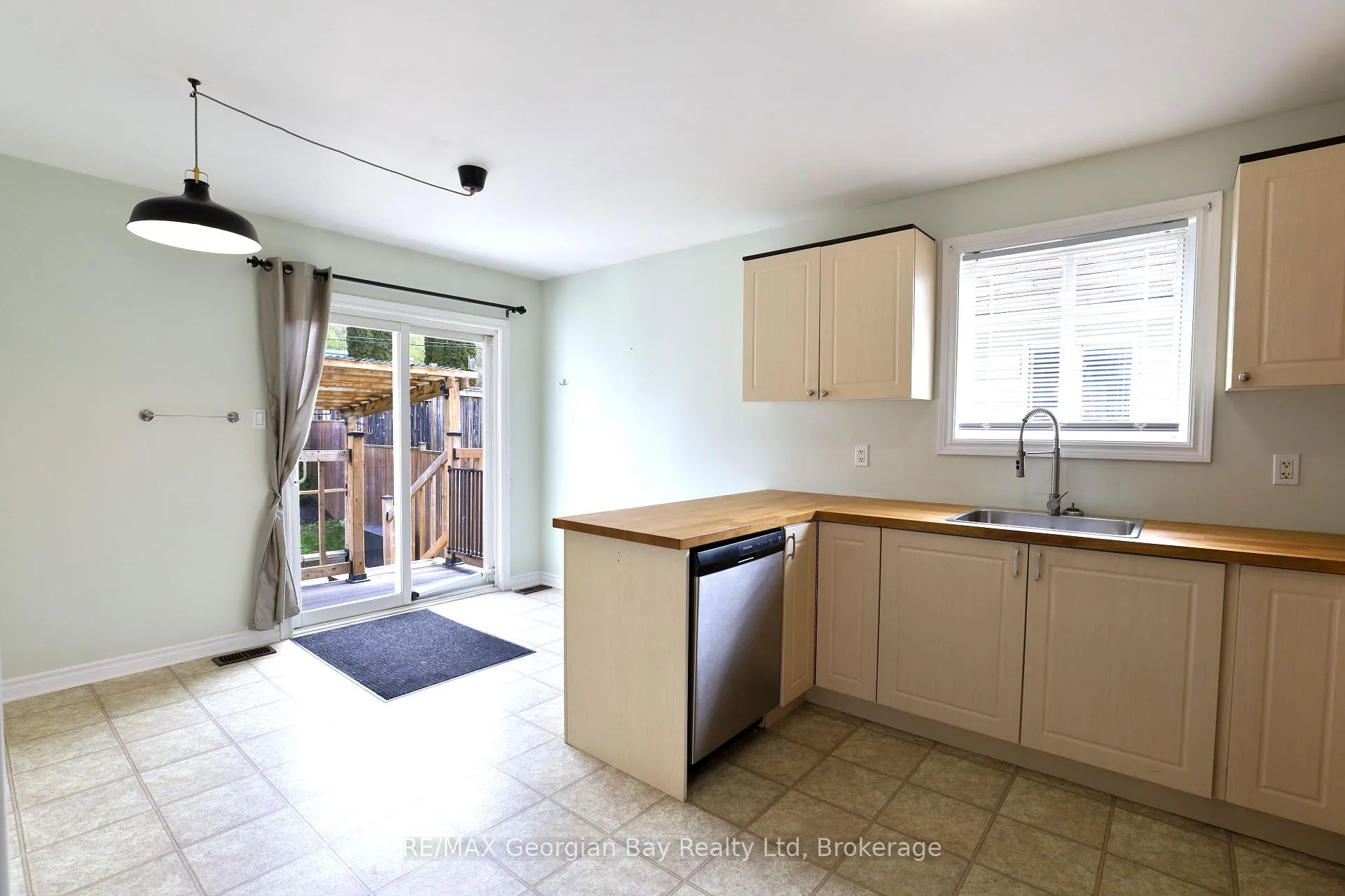 Photo 18 of 415 Irwin Street, Midland — HOMEH