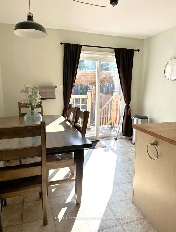 Photo 19 of 415 Irwin Street, Midland — HOMEH