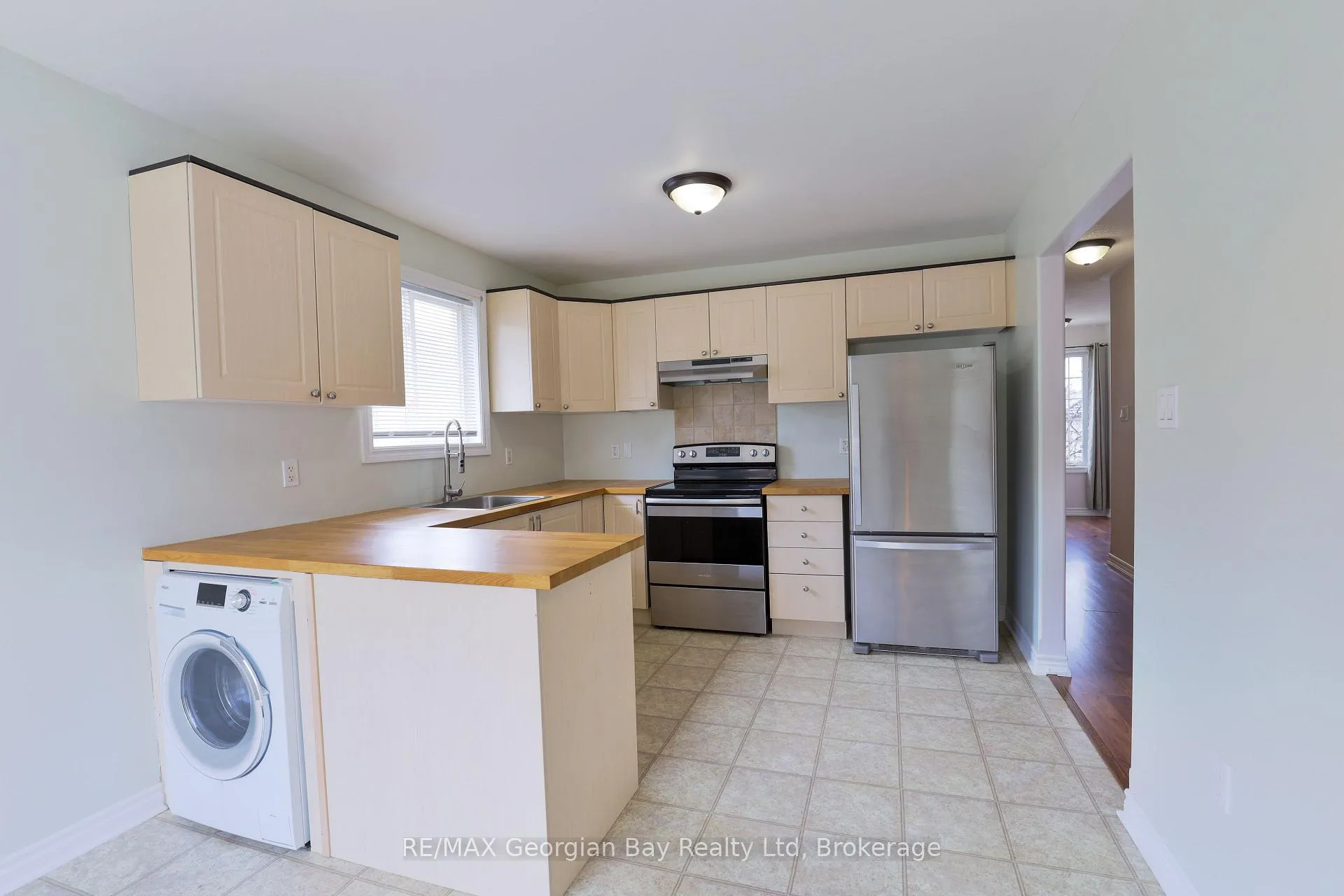 Photo 20 of 415 Irwin Street, Midland — HOMEH