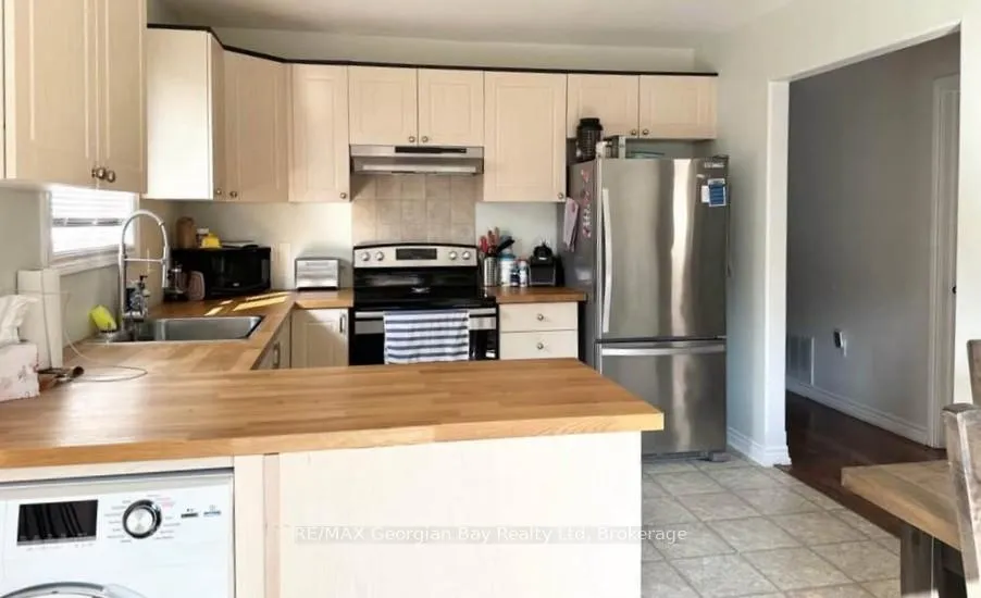 Photo 21 of 415 Irwin Street, Midland — HOMEH