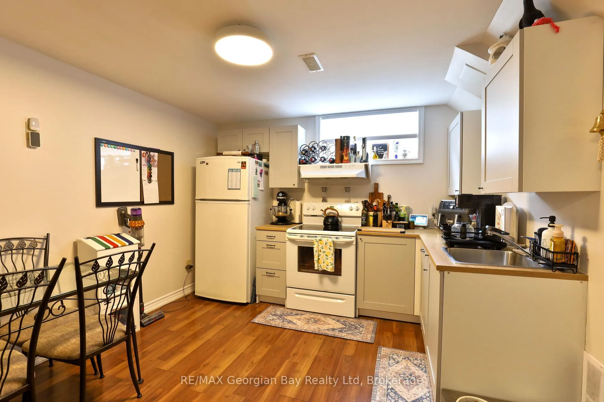 Photo 29 of 415 Irwin Street, Midland — HOMEH