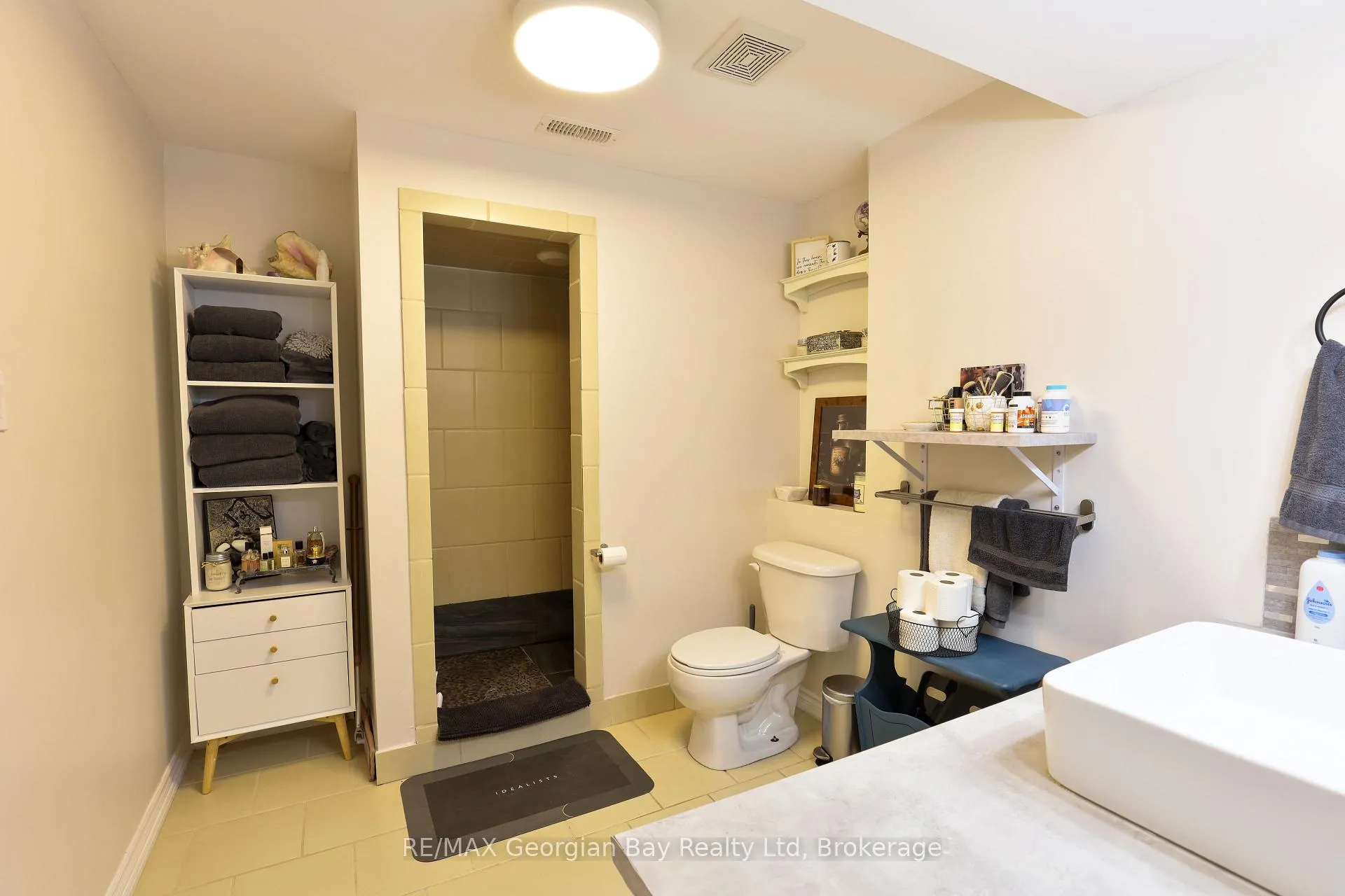 Photo 33 of 415 Irwin Street, Midland — HOMEH