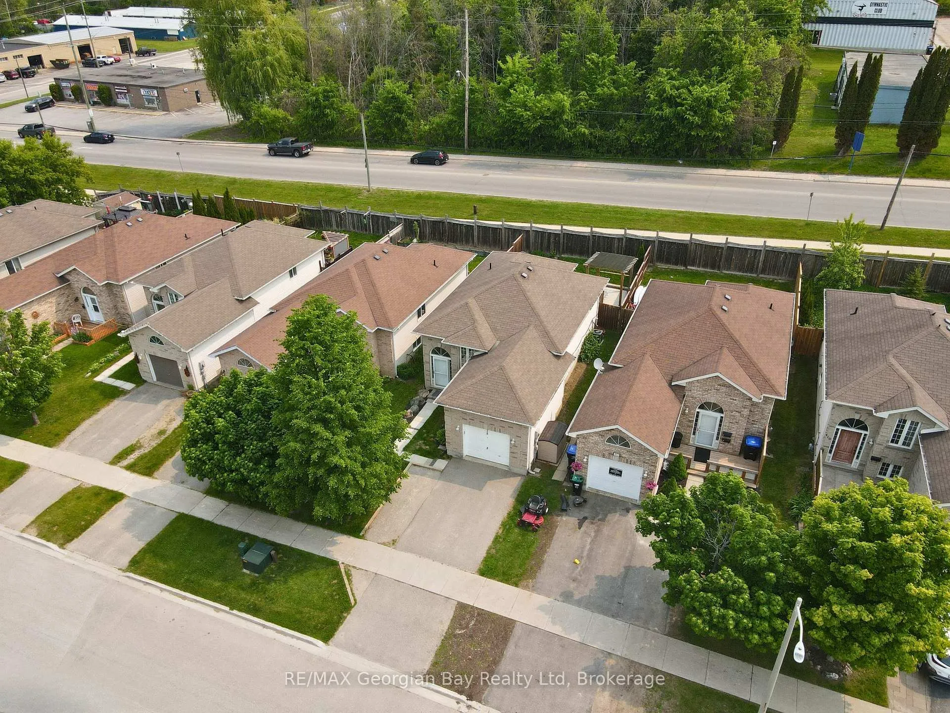 Photo 35 of 415 Irwin Street, Midland — HOMEH