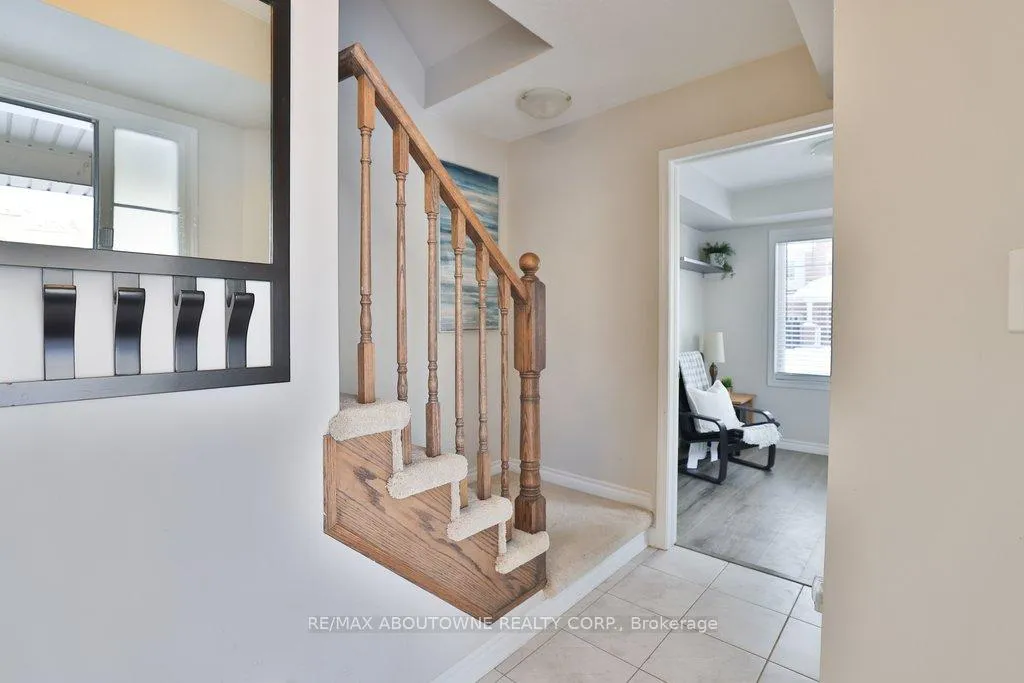 Photo 5 of 1133 Duignan Crescent, Milton, Ford — HOMEH