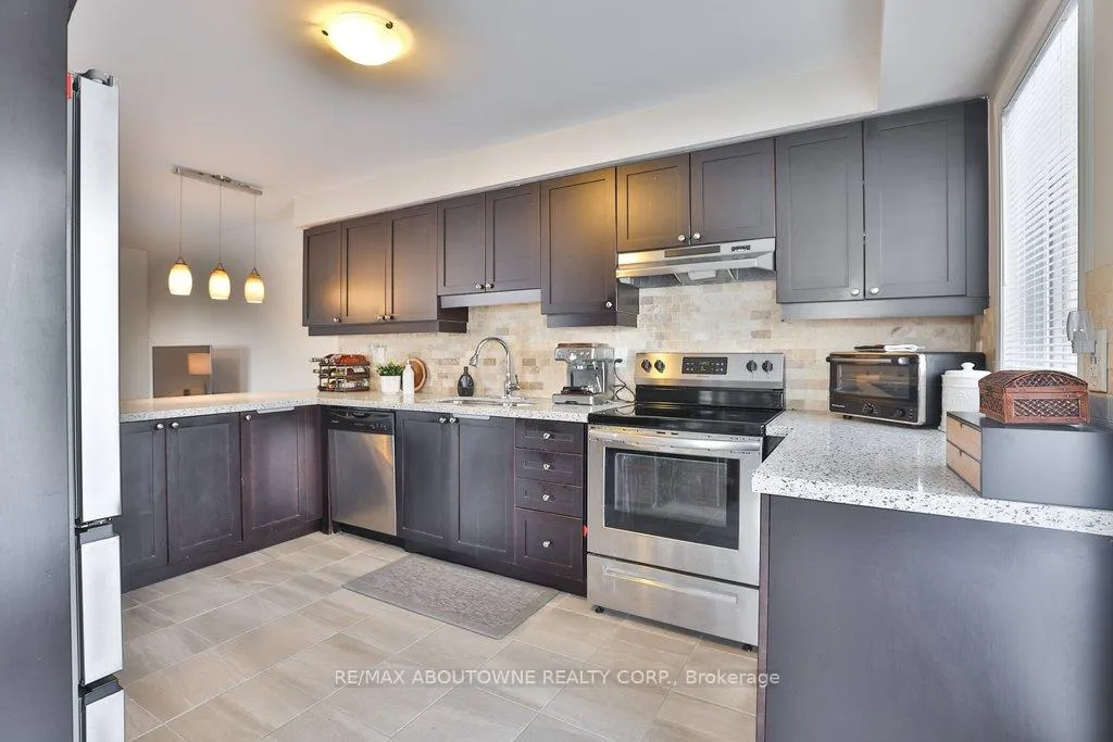 Photo 9 of 1133 Duignan Crescent, Milton, Ford — HOMEH