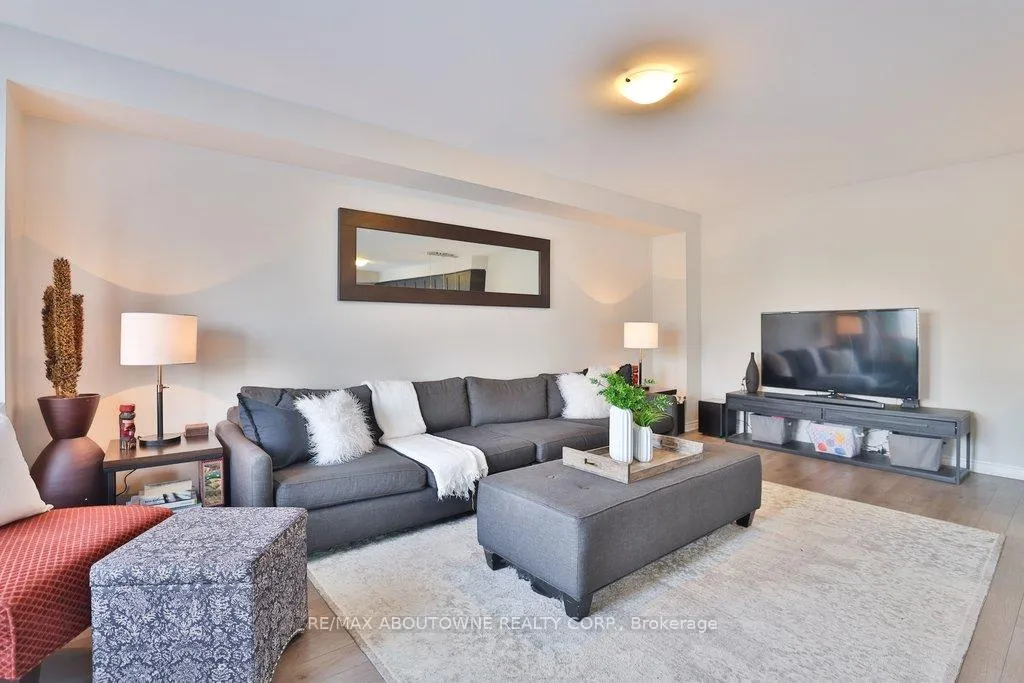 Photo 12 of 1133 Duignan Crescent, Milton, Ford — HOMEH