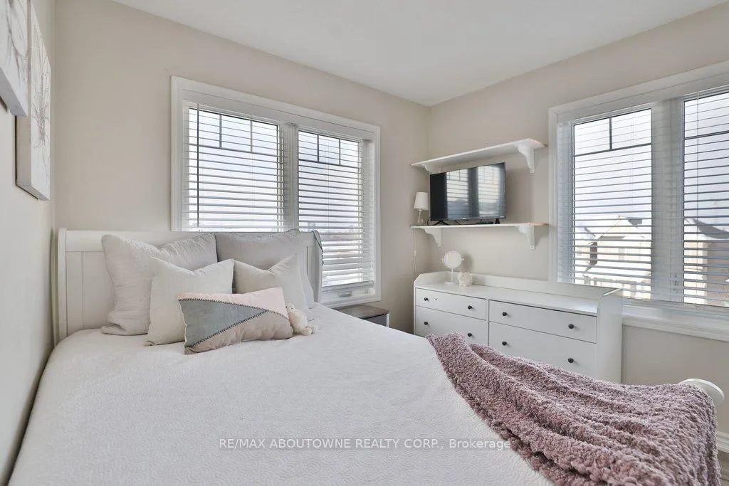 Photo 32 of 1133 Duignan Crescent, Milton, Ford — HOMEH