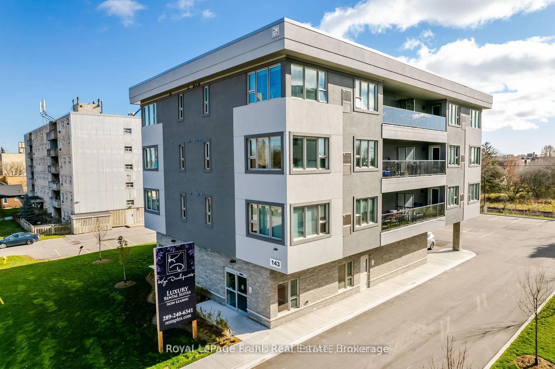 Front of Unit 403, 143 Bloor Street W